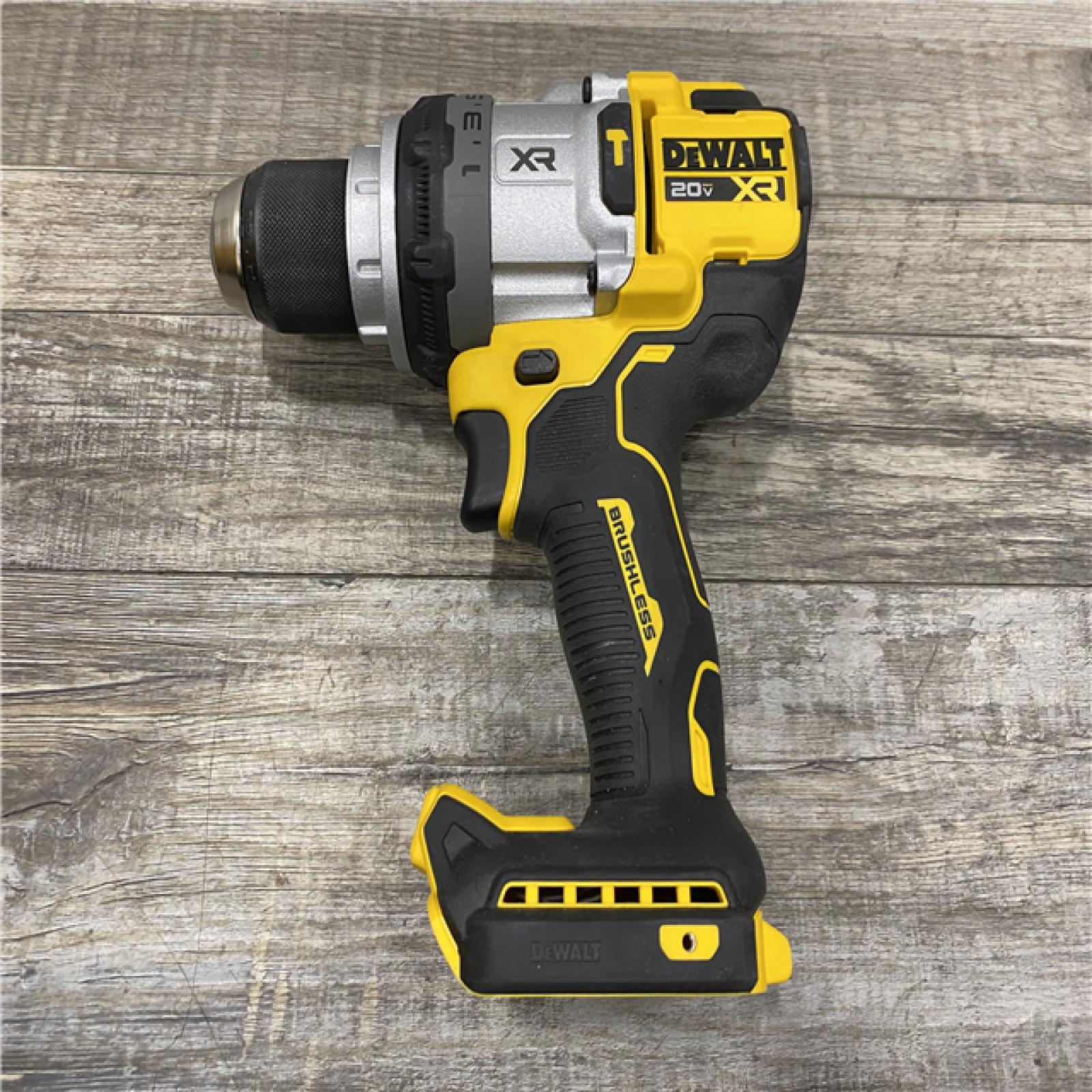 AS-IS DEWALT Atomic 20V Max Lithium-Ion Brushless Cordless Compact 1/4 in. Impact Driver Kit