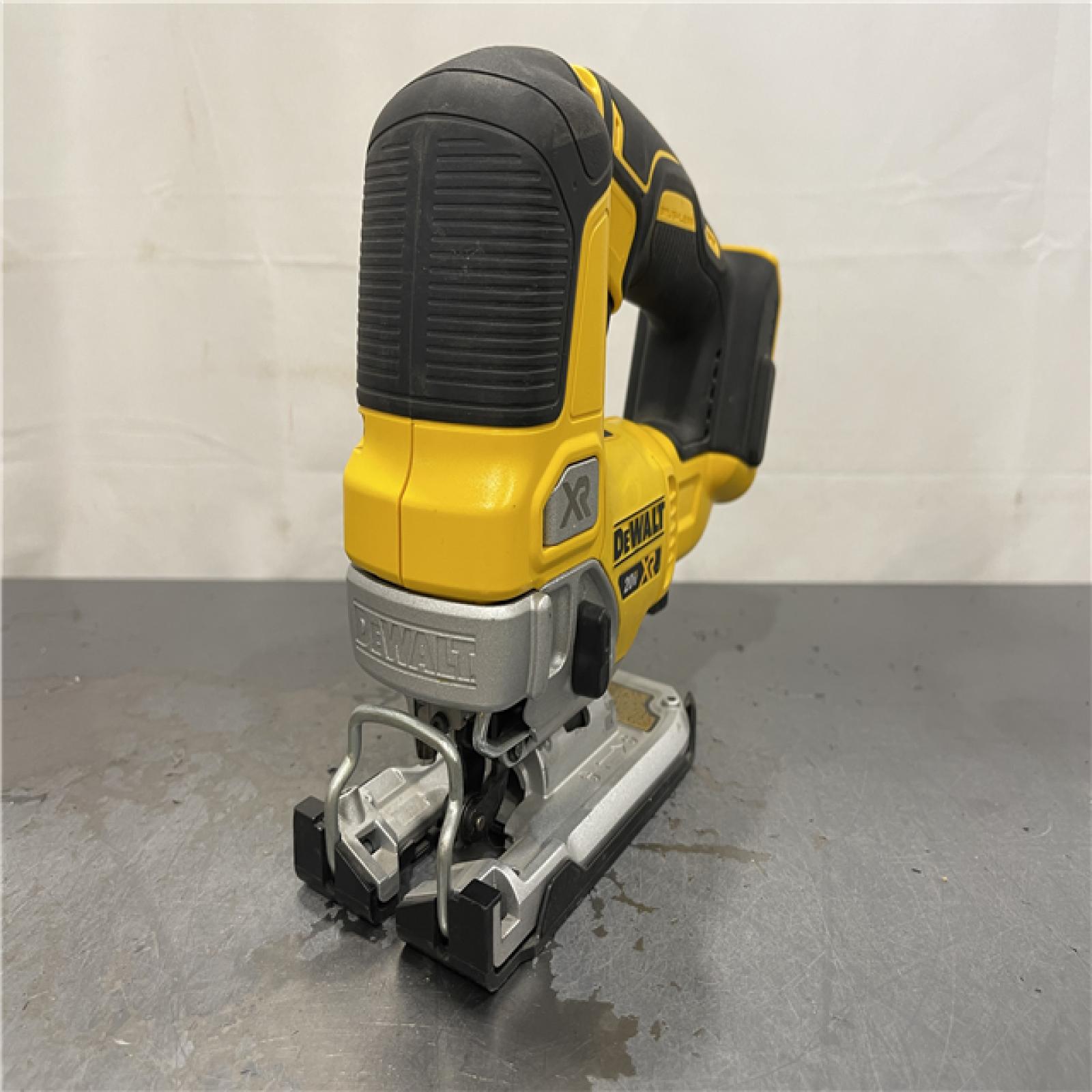 AS-IS - DeWalt 20V MAX XR Cordless Brushless Jigsaw Kit