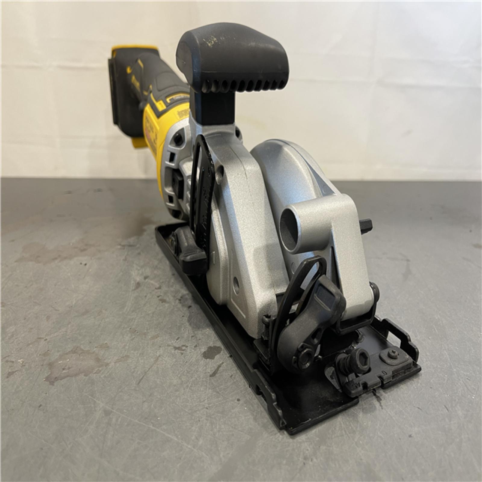 AS-IS - DEWALT ATOMIC 20V MAX Cordless Brushless 4-1/2 in. Circular Saw