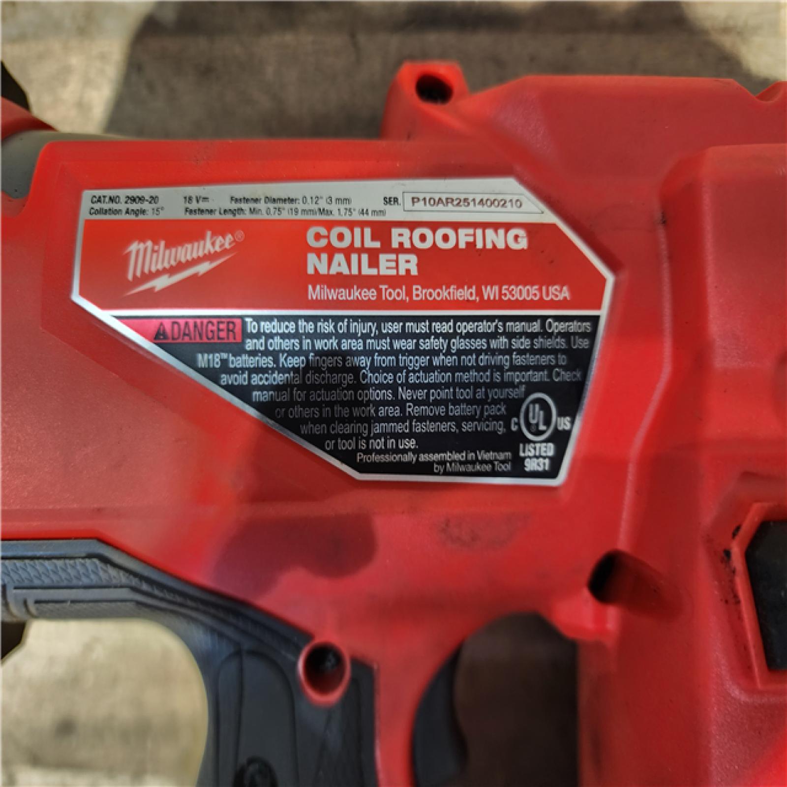 HOUSTON LOCATION - AS-IS Milwaukee M18 FUEL 18-Volt Lithium-Ion Brushless Cordless Coil Roofing Nailer (Tool Only)