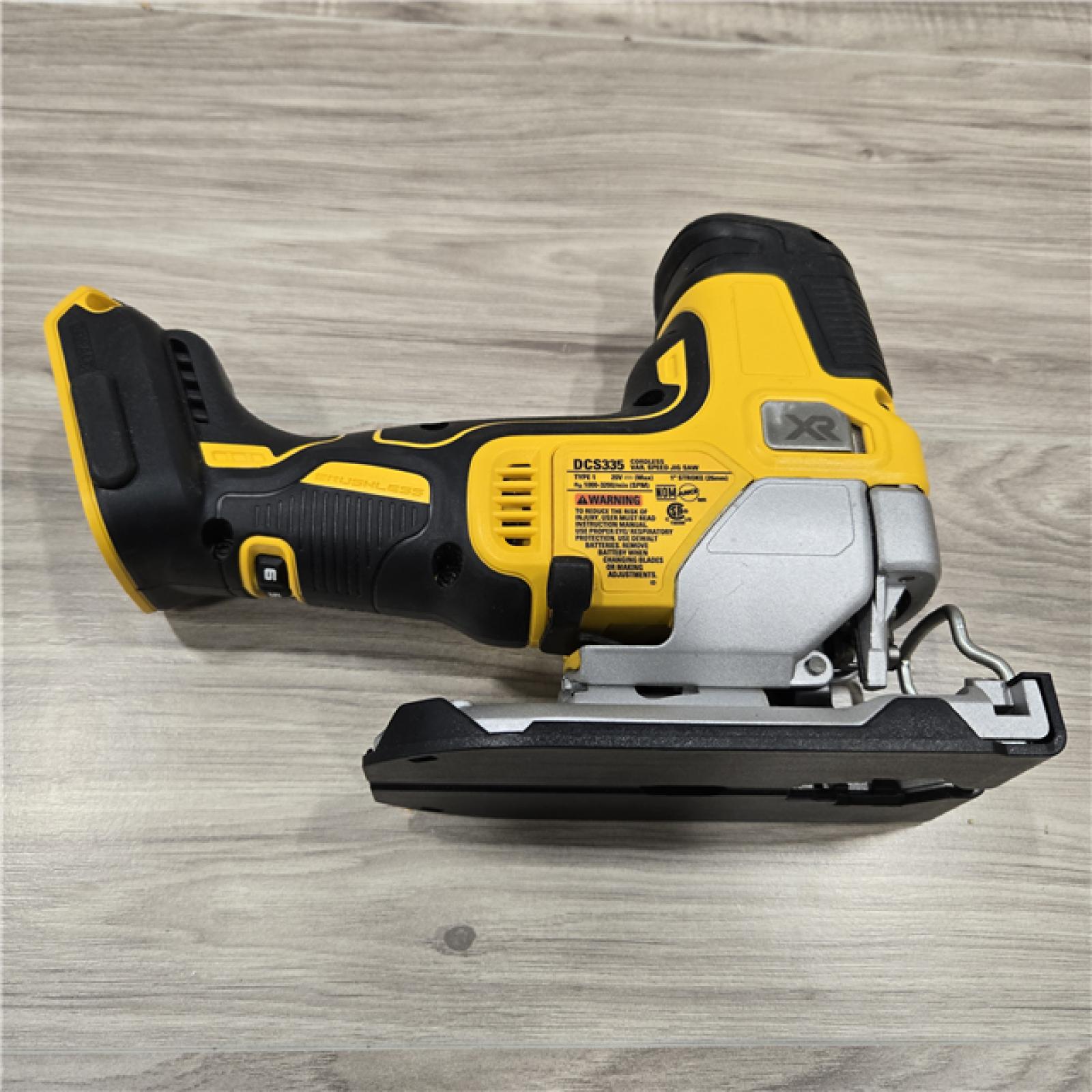 LIKE NEW!- DEWALT 20V MAX XR Cordless Barrel Grip Jigsaw (Tool Only)