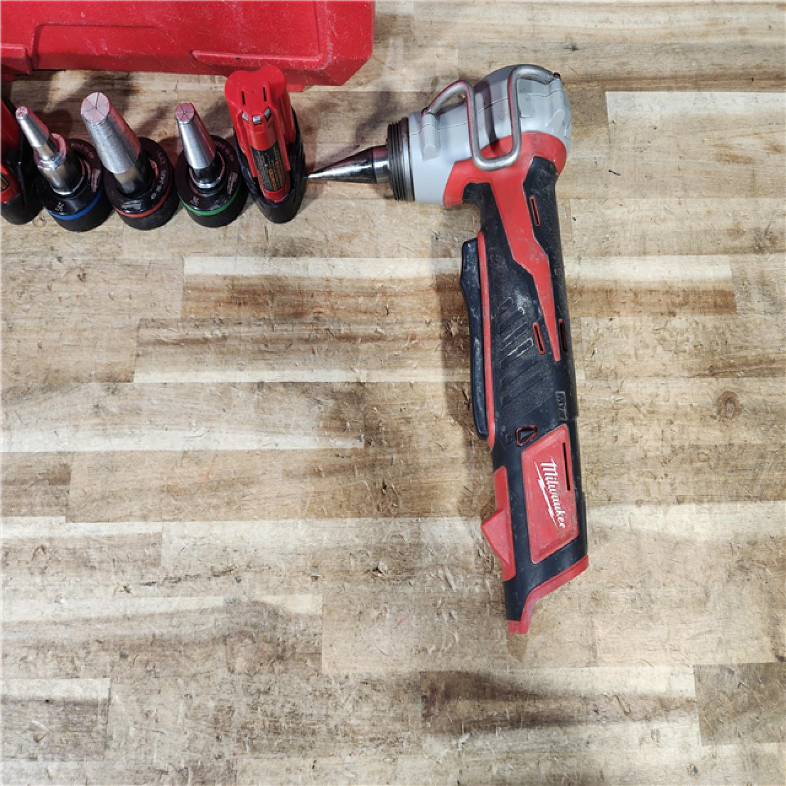 HOUSTON LOCATION - AS - IS Milwaukee Cordless PEX Expansion Tool Kit