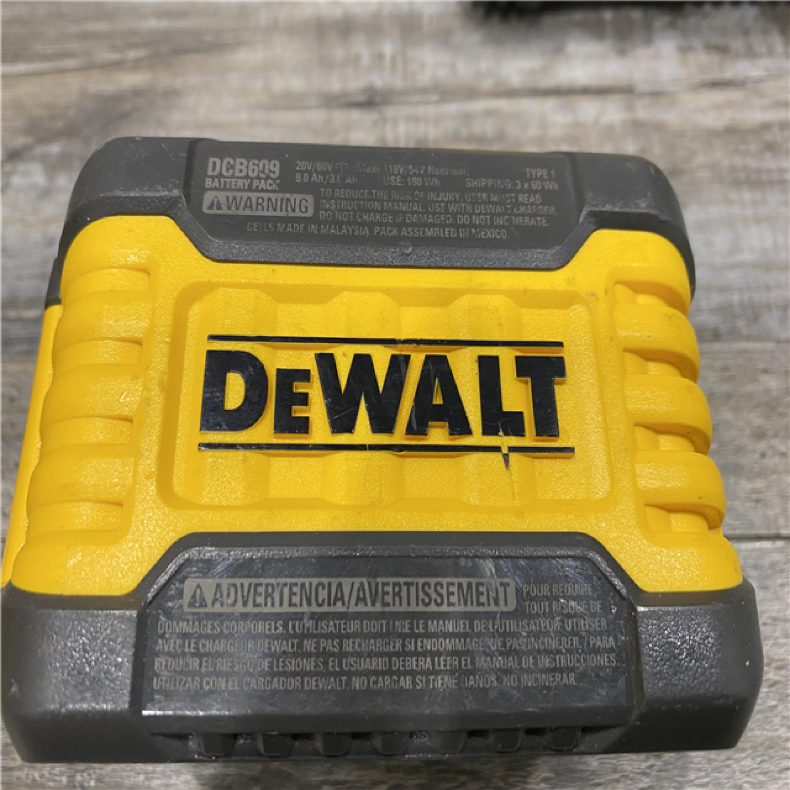 AS-IS DEWALT 20V/60V MAX FLEXVOLT Lithium-Ion 9.0Ah Battery and Charger Starter Kit