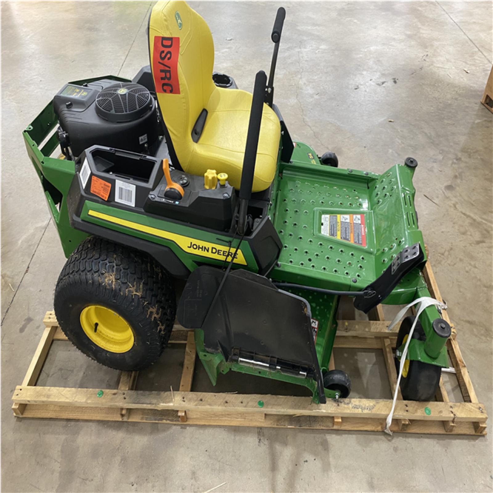 Houston Location - AS-IS Outdoor Power Equipment JOHN DEERE Z 325 E SIT DOWN MOWER
