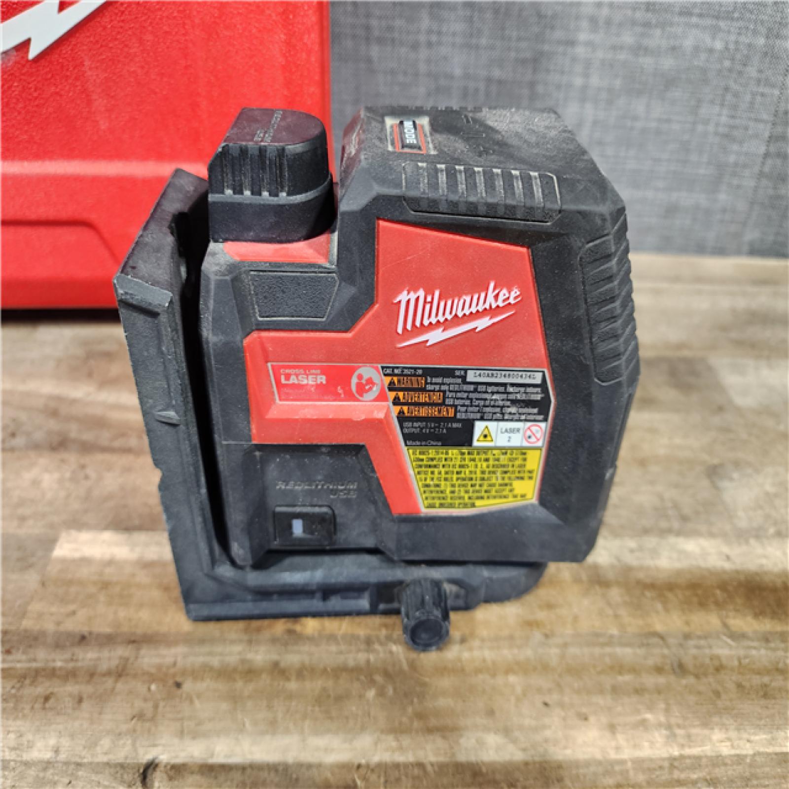HOUSTON LOCATION - AS-IS Milwaukee 100 ft. REDLITHIUM Lithium-Ion USB Green Rechargeable Cross Line Laser Level Kit