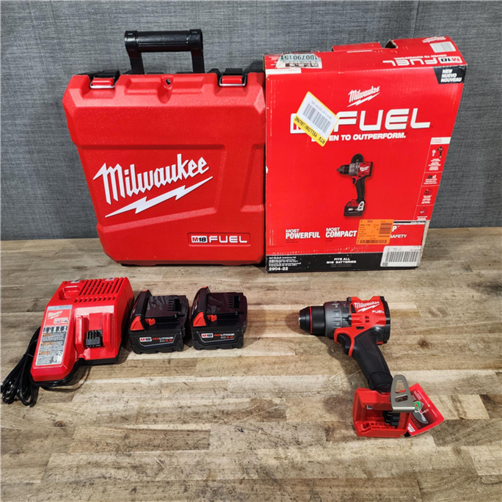 HOUSTON LOCATION - AS-IS (APPEARS LIKE NEW) Milwaukee FUEL 18V Lithium-Ion Brushless Cordless 1/2 in. Hammer Drill Driver Kit