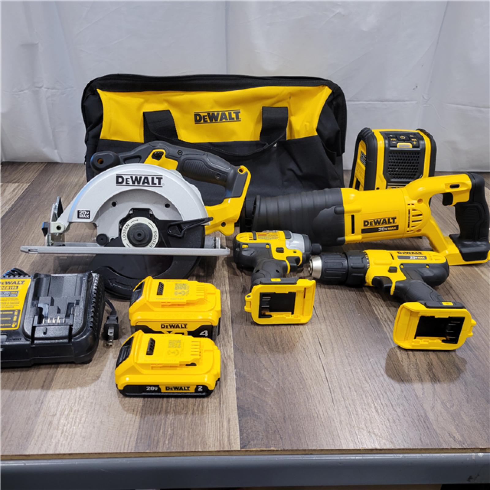 AS- IS DEWALT 20V MAX Cordless 6 Tool Combo Kit with (1) 20V 4.0Ah Battery, (1) 20V 2.0Ah Battery, and Charger