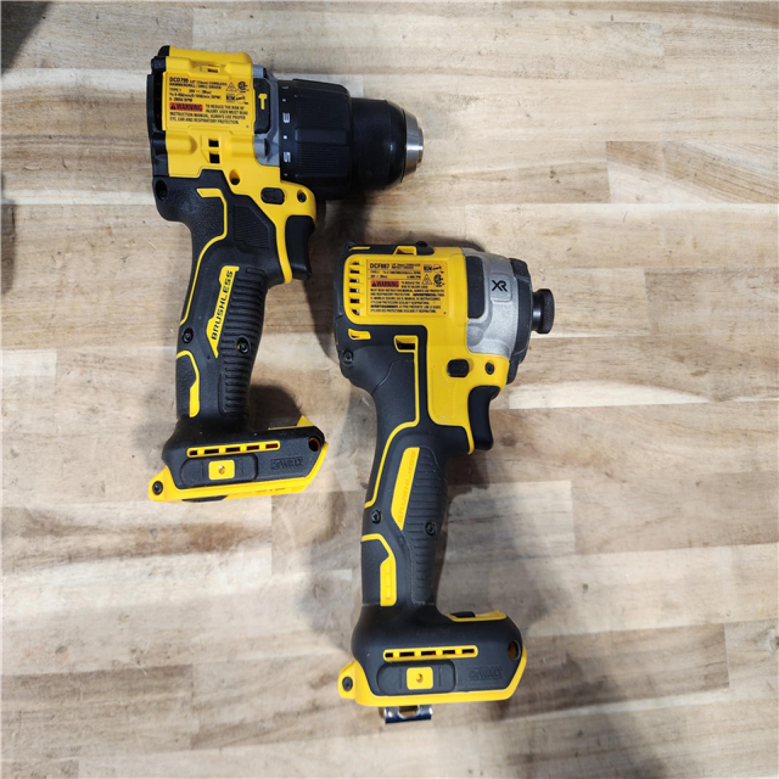 HOUSTON LOCATION - AS-IS DEWALT 2 TOOL COMBO KIT W/ (2) BATTERY & CHARGER