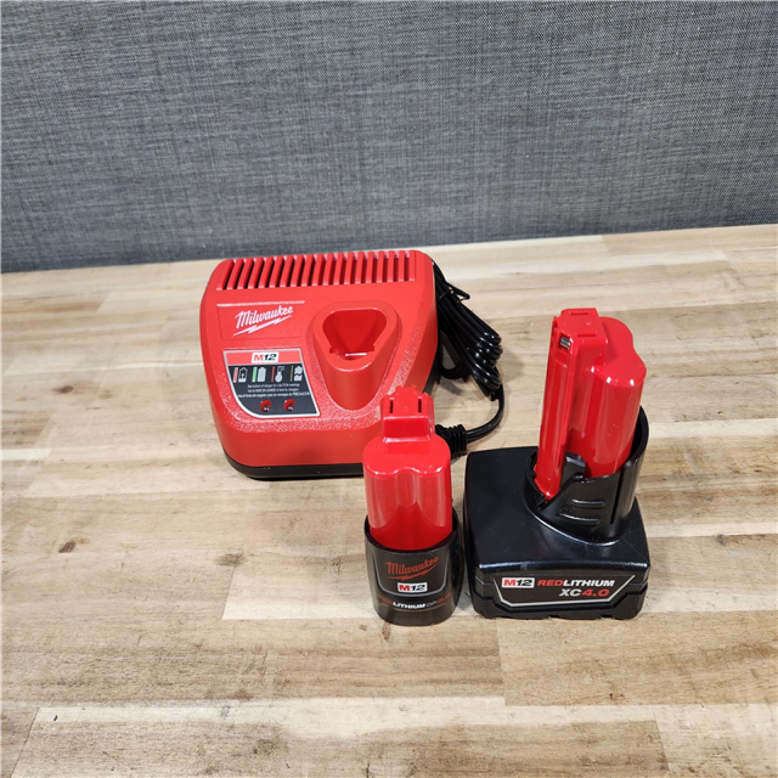 HOUSTON LOCATION - AS-IS MILWAUKEE 2 TOOL COMBO KIT W/ (2) BATTERY & CHARGER