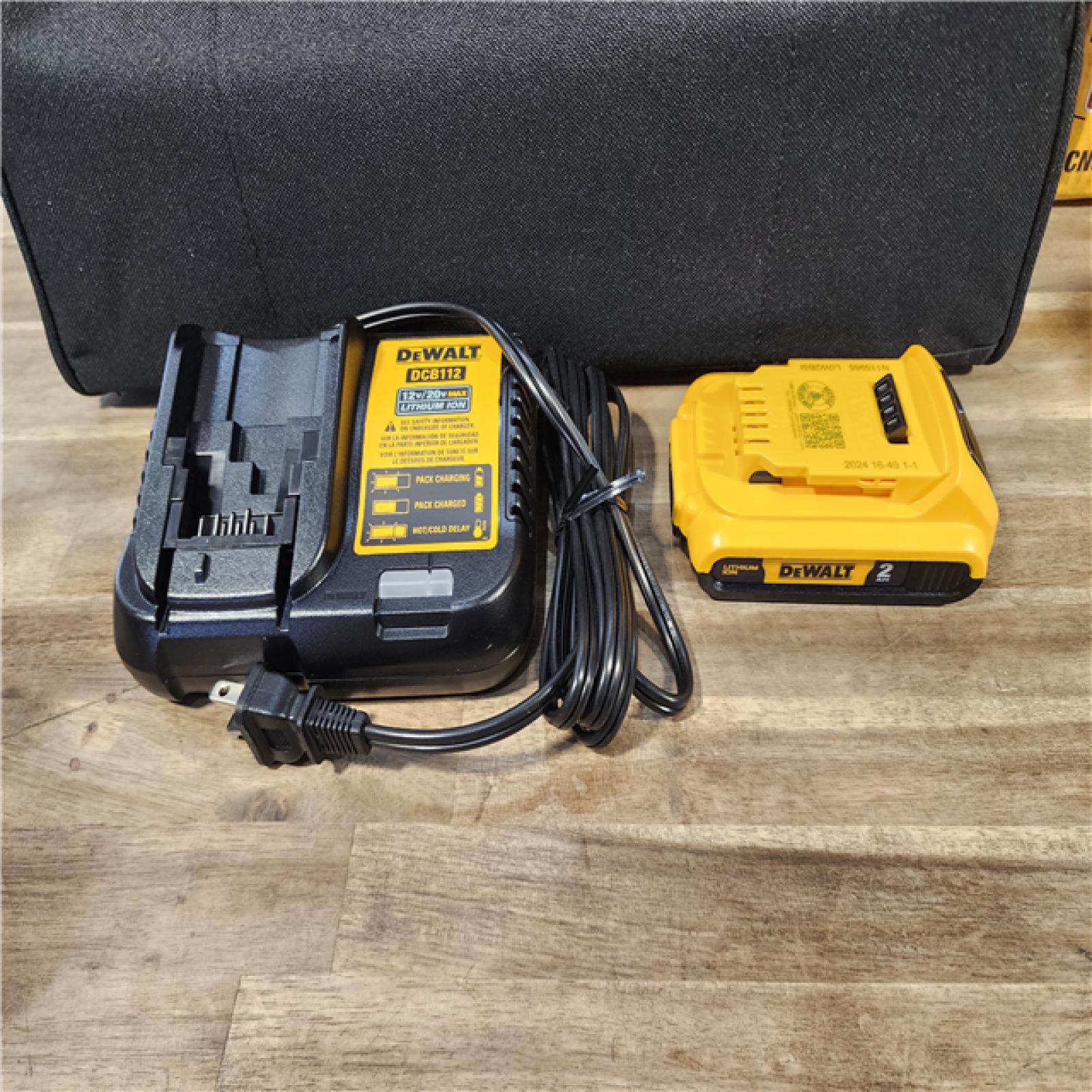 HOUSTON LOCATION - AS-IS DEWALT DCN681D1 20V 18Ga Stapler Kit