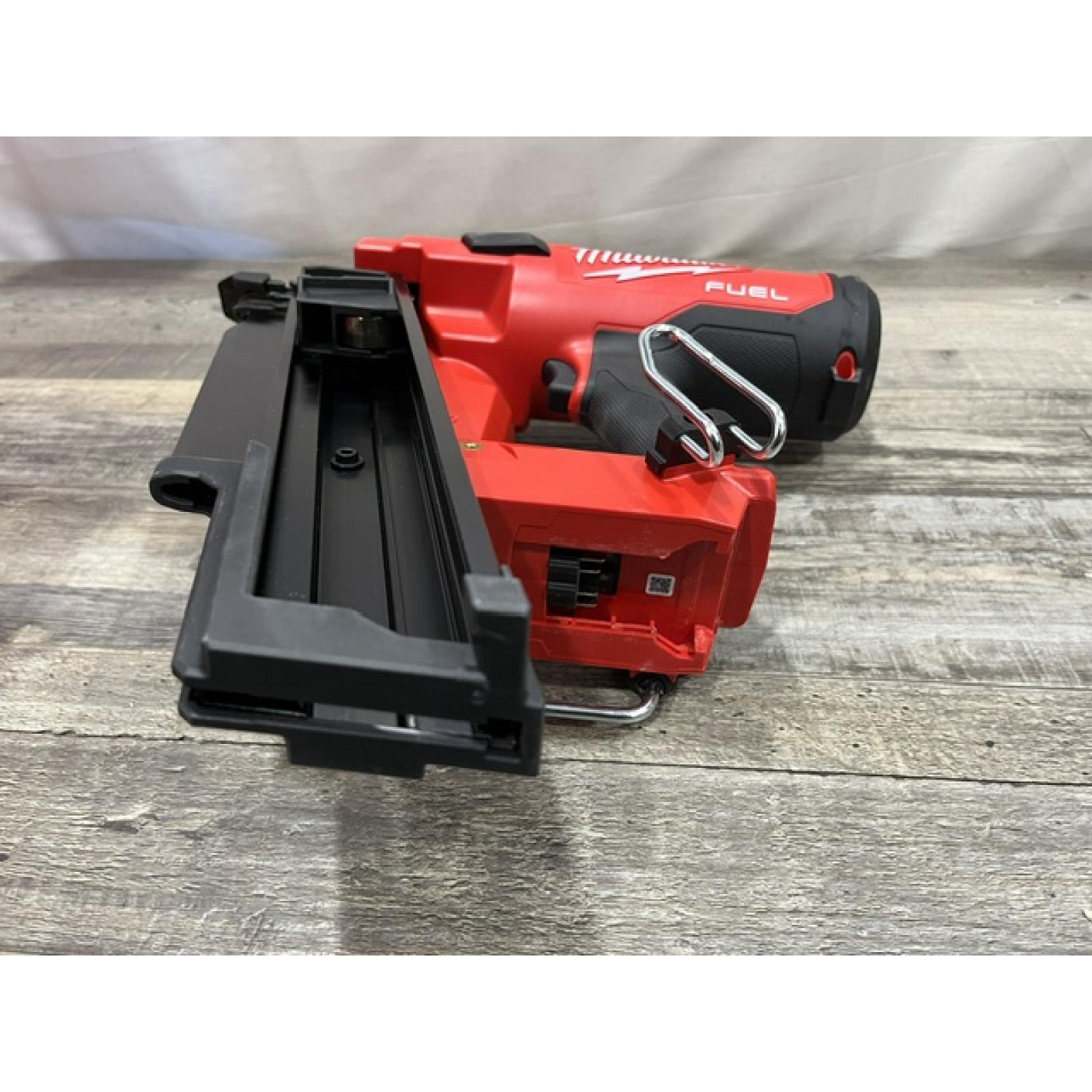 AS-IS Milwaukee FUEL 3-1/2 in 18V 21-Degree Lithium-Ion Brushless Cordless Nailer (Tool Only)