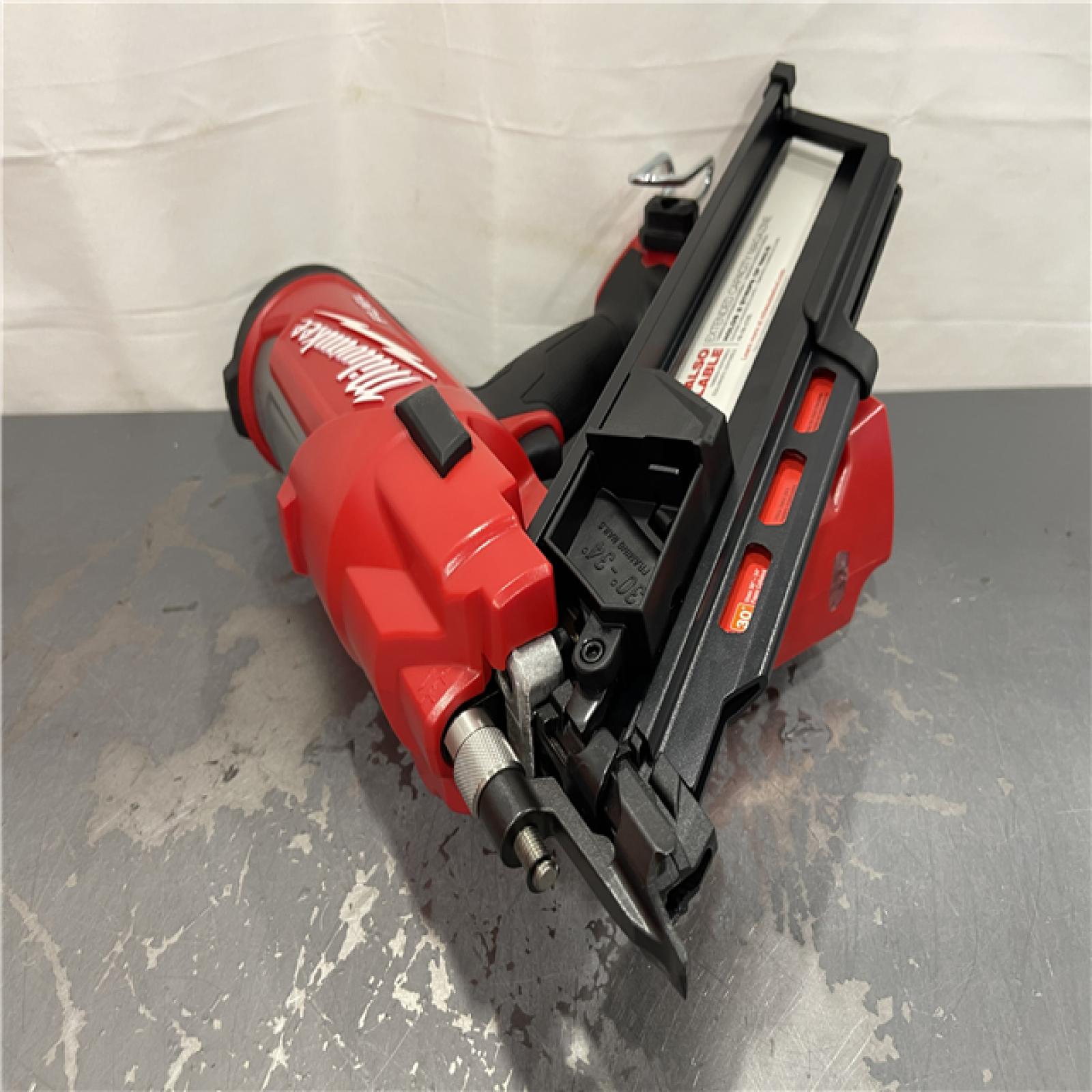 AS-IS - Milwaukee M18 FUEL 3-1/2 in. 18-Volt 30-Degree Lithium-Ion Brushless Cordless Framing Nailer