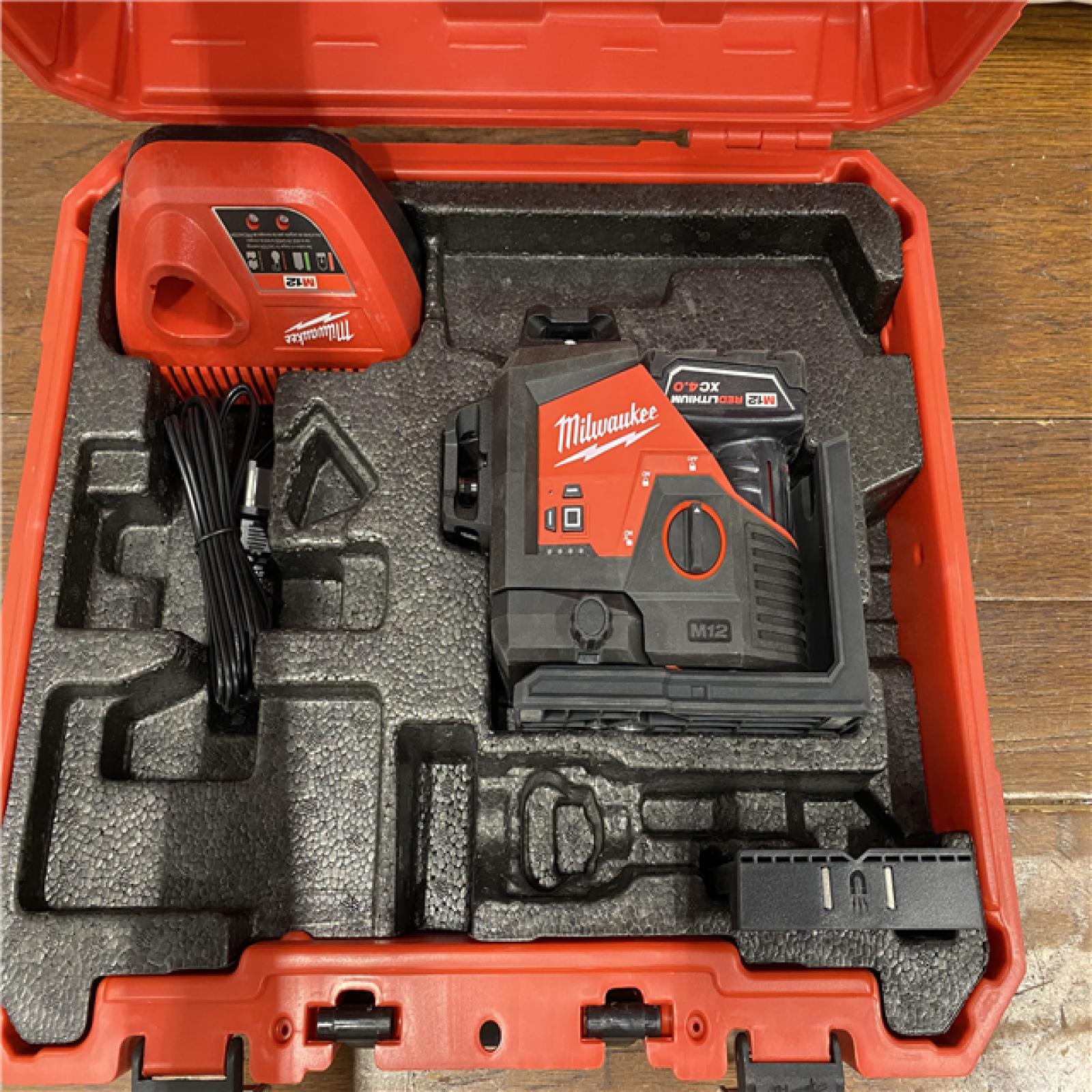AS-IS Milwaukee-3632-21 M12 Green Beam Laser 360Â° 3-Plane Kit