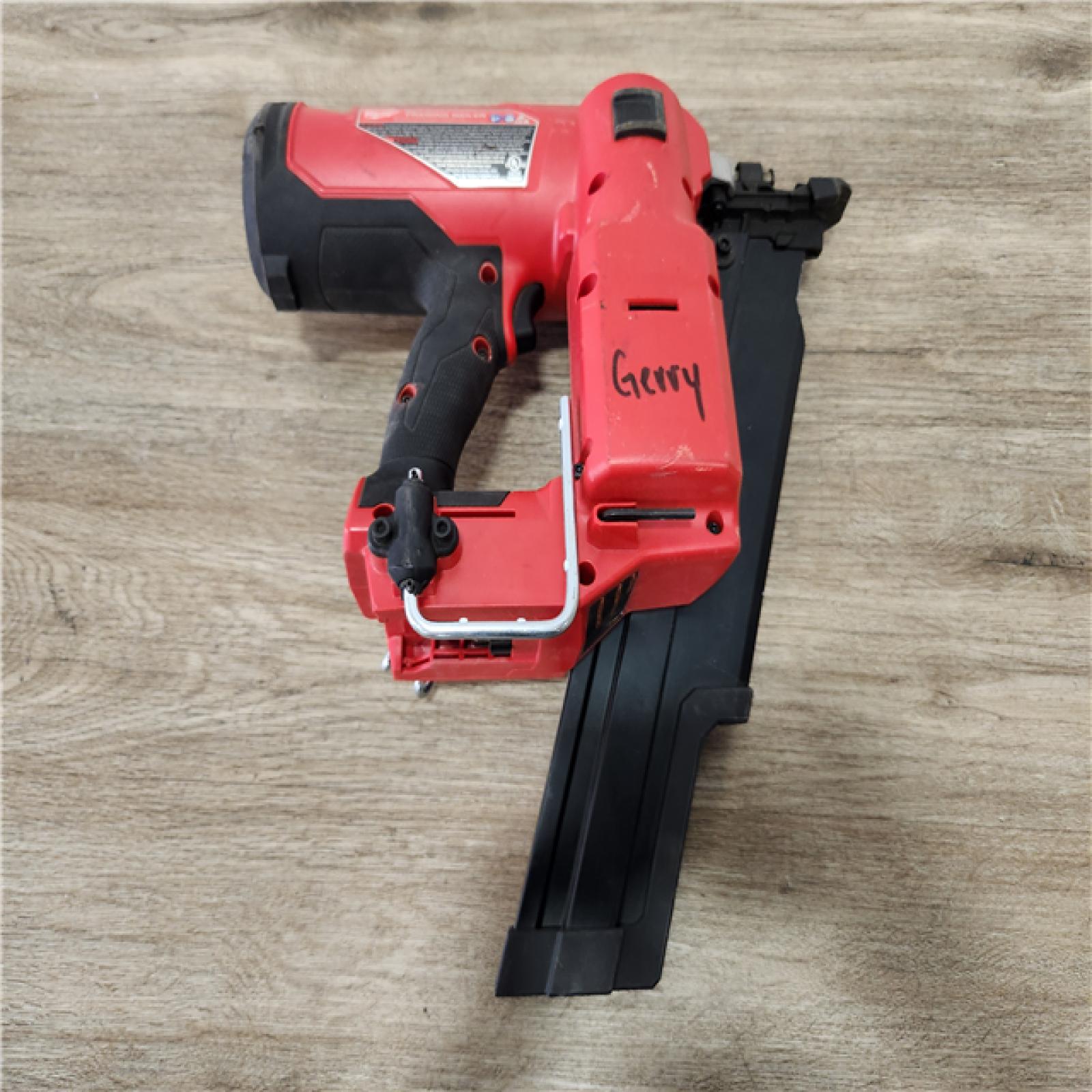 Phoenix Location Milwaukee M18 FUEL 3-1/2 in. 18-Volt 21-Degree Lithium-Ion Brushless Cordless Framing Nailer (Tool-Only)