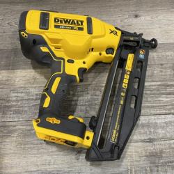 AS-IS DEWALT 20V MAX XR 16-Gauge Electric Cordless Angled Finishing Nailer Kit