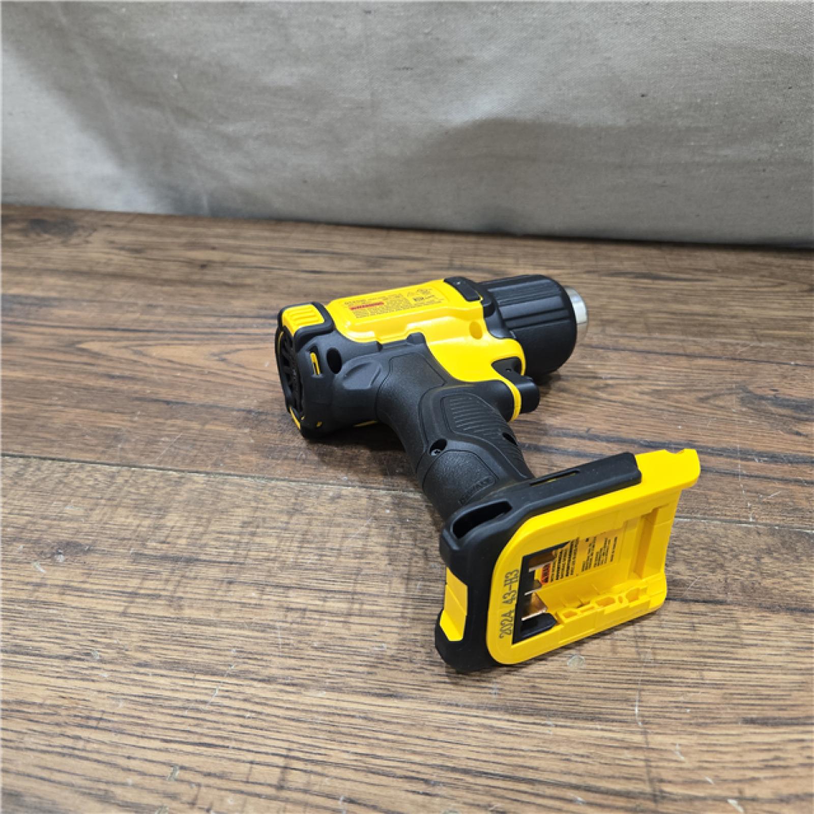 AS-IS DeWalt 20V MAX 20 V Cordless Heat Gun Accessory Kit