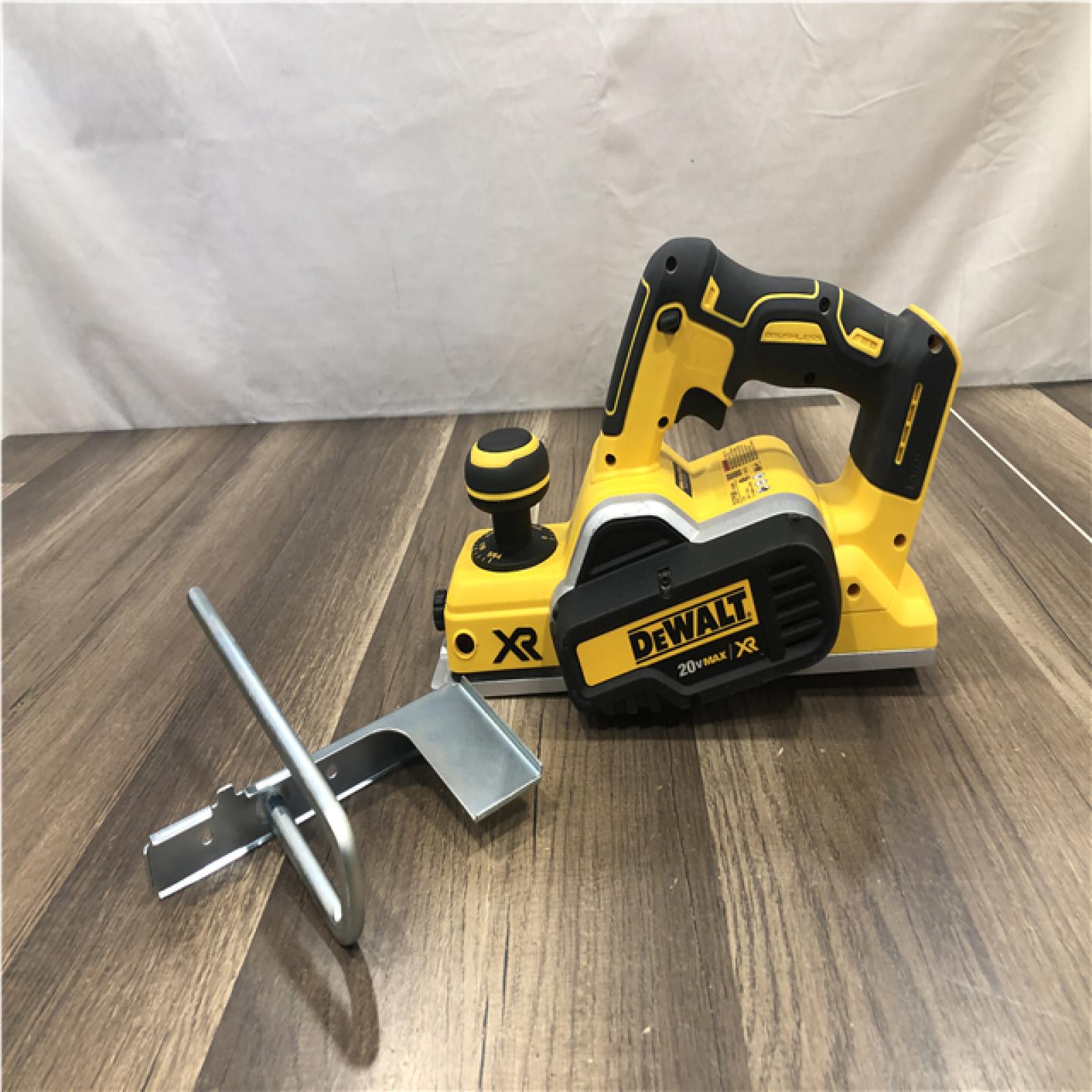 AS-IS DEWALT 20V MAX XR Cordless Brushless 3-1/4 in. Planer (Tool Only)
