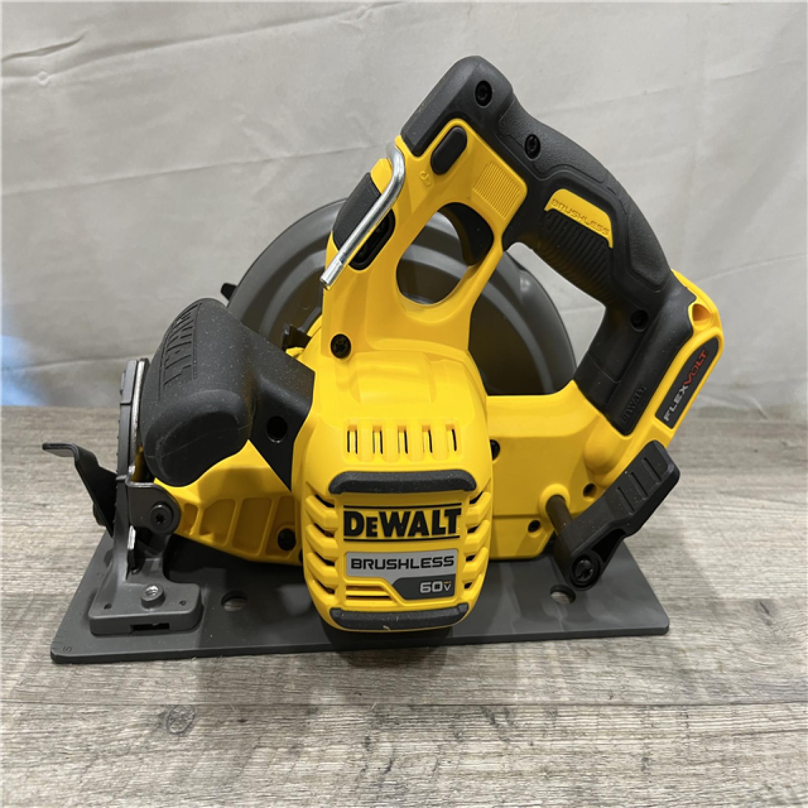 AS-IS DEWALT FLEXVOLT 60V MAX Cordless Brushless 7-1/4 in. Circular Saw with Brake (Tool Only)