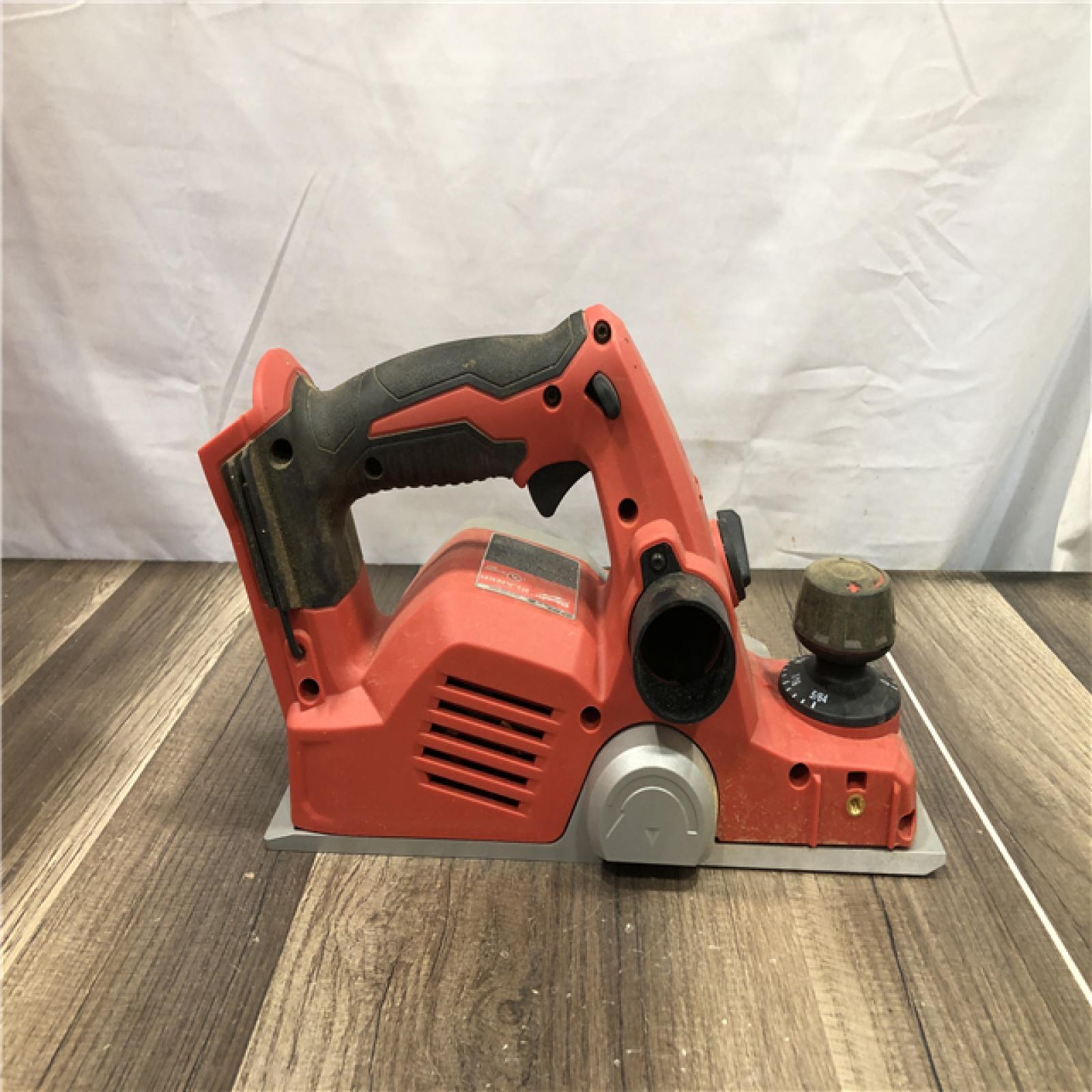 AS-IS Milwaukee 18V Lithium-Ion Cordless 3-1/4 in. Planer (Tool-Only)