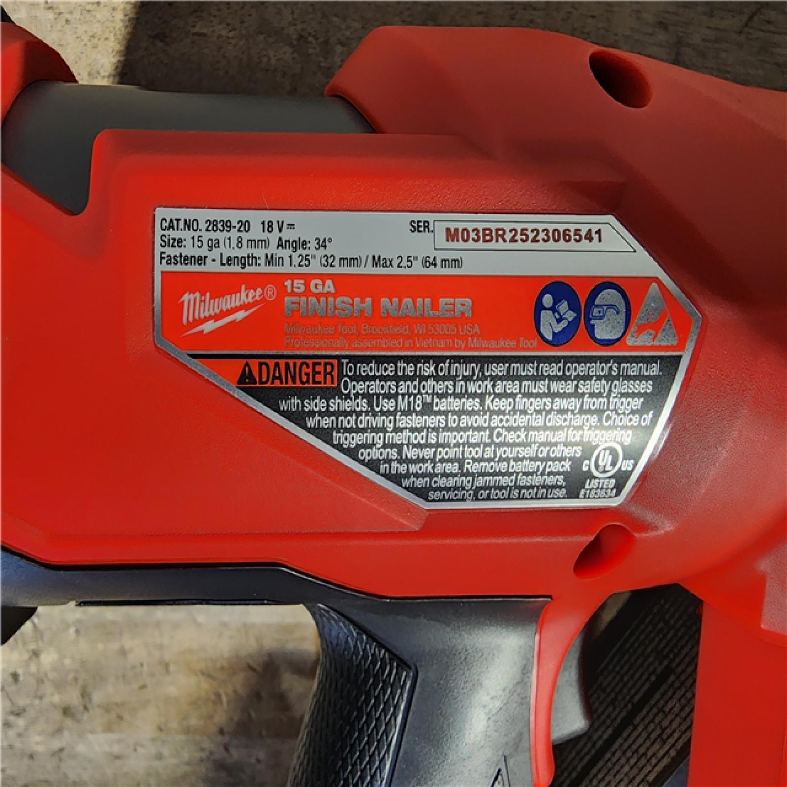 HOUSTON LOCATION - AS-IS (APPEARS LIKE NEW) Milwaukee 2839-20 M18 FUEL 15 Ga. 18 Volt Brushless Angled Finish Nailer (TOOL ONLY)