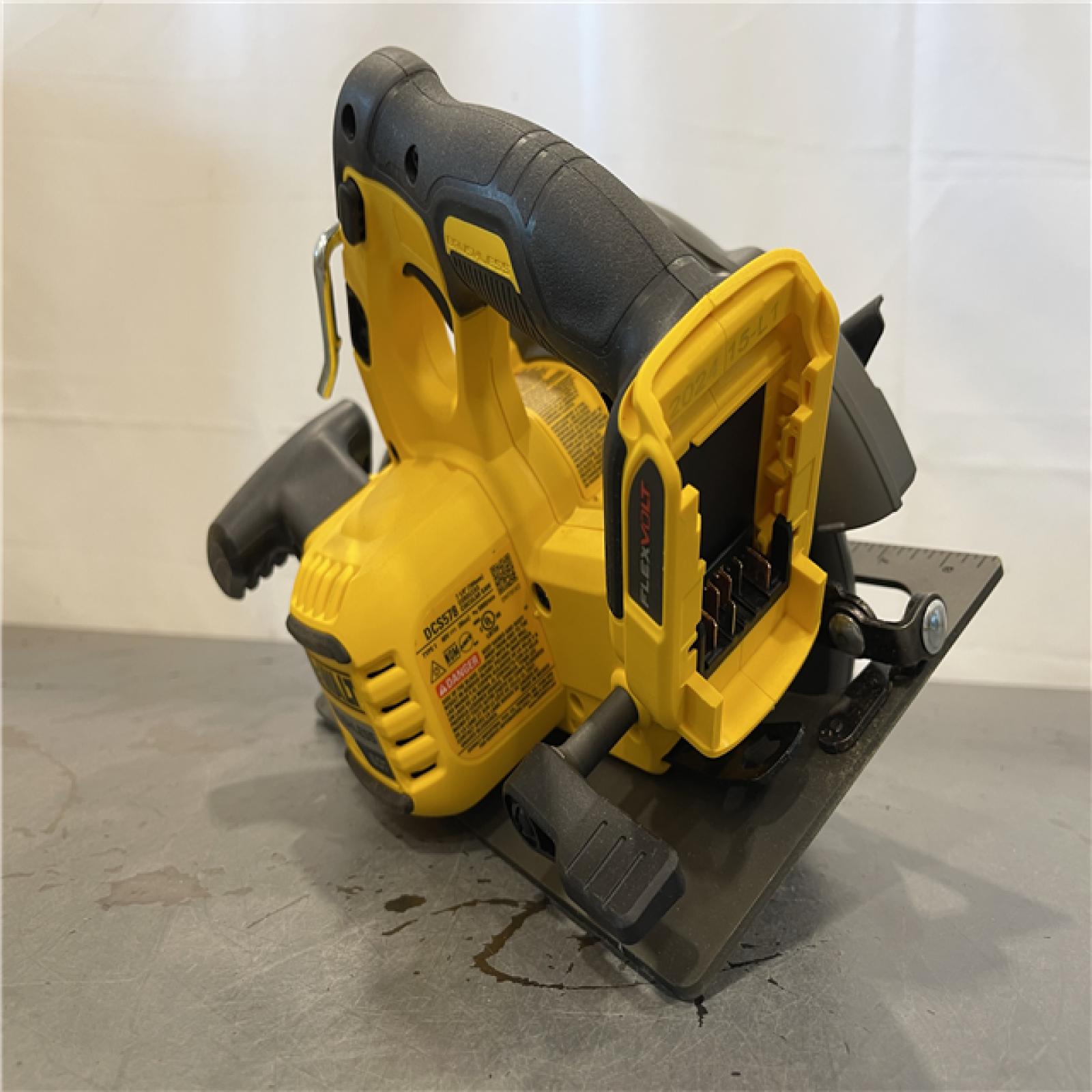 AS-IS - DeWALT FLEXVOLT 60V MAX Cordless Brushless 7-1/4 in. Circular Saw with Brake