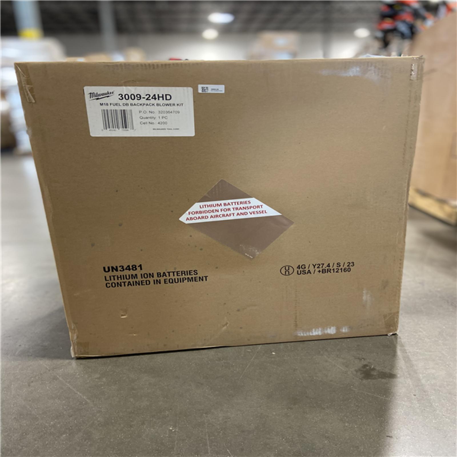 NEW! - Milwaukee M18 FUEL 155 MPH 650 CFM 18V Brushless Cordless Dual Battery Backpack Blower Kit w/(4) 12.0 Ah Batteries, (2) Chargers