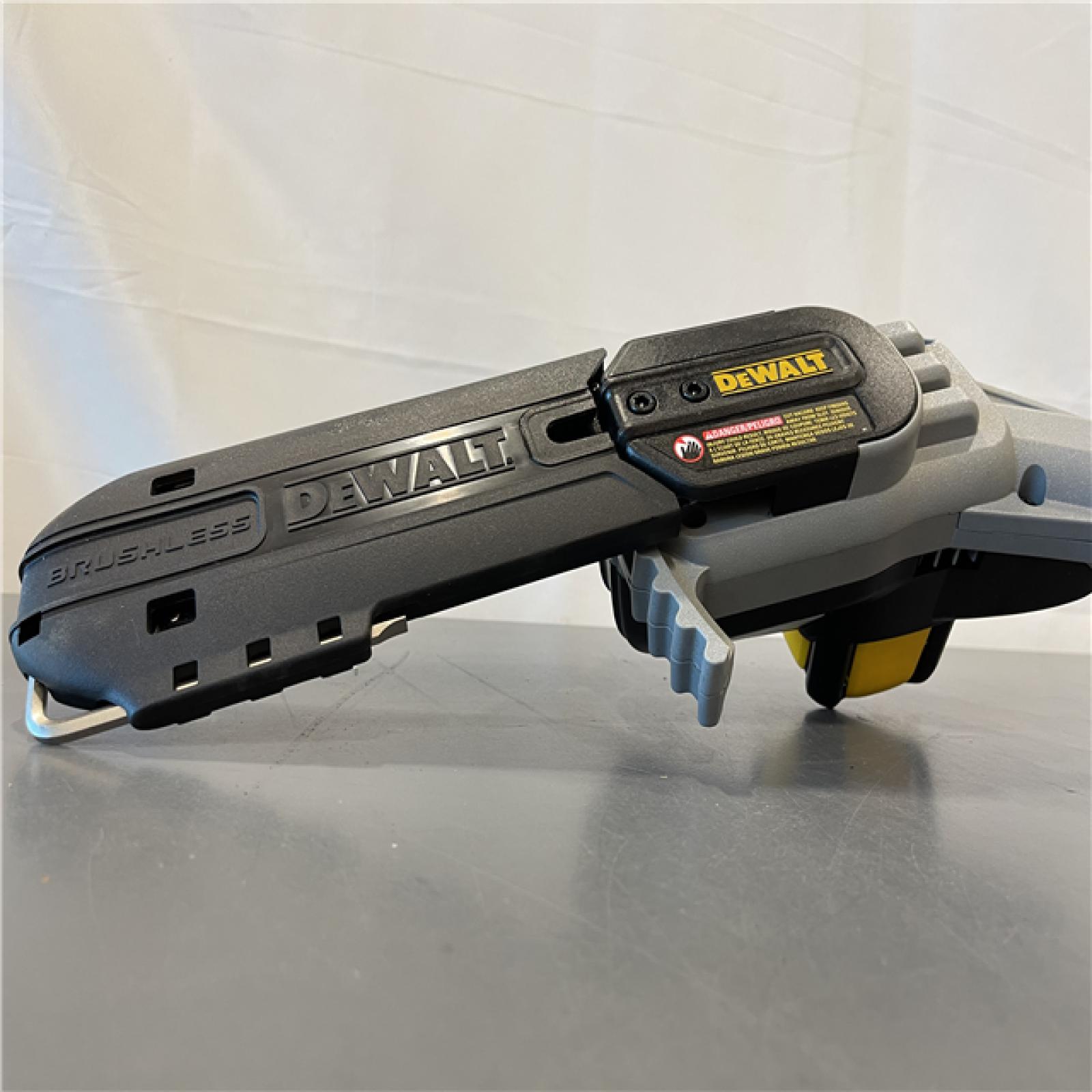 Like New! - DEWALT 20V MAX 8in. Brushless Cordless Battery Powered Pole Saw (Tool Only)