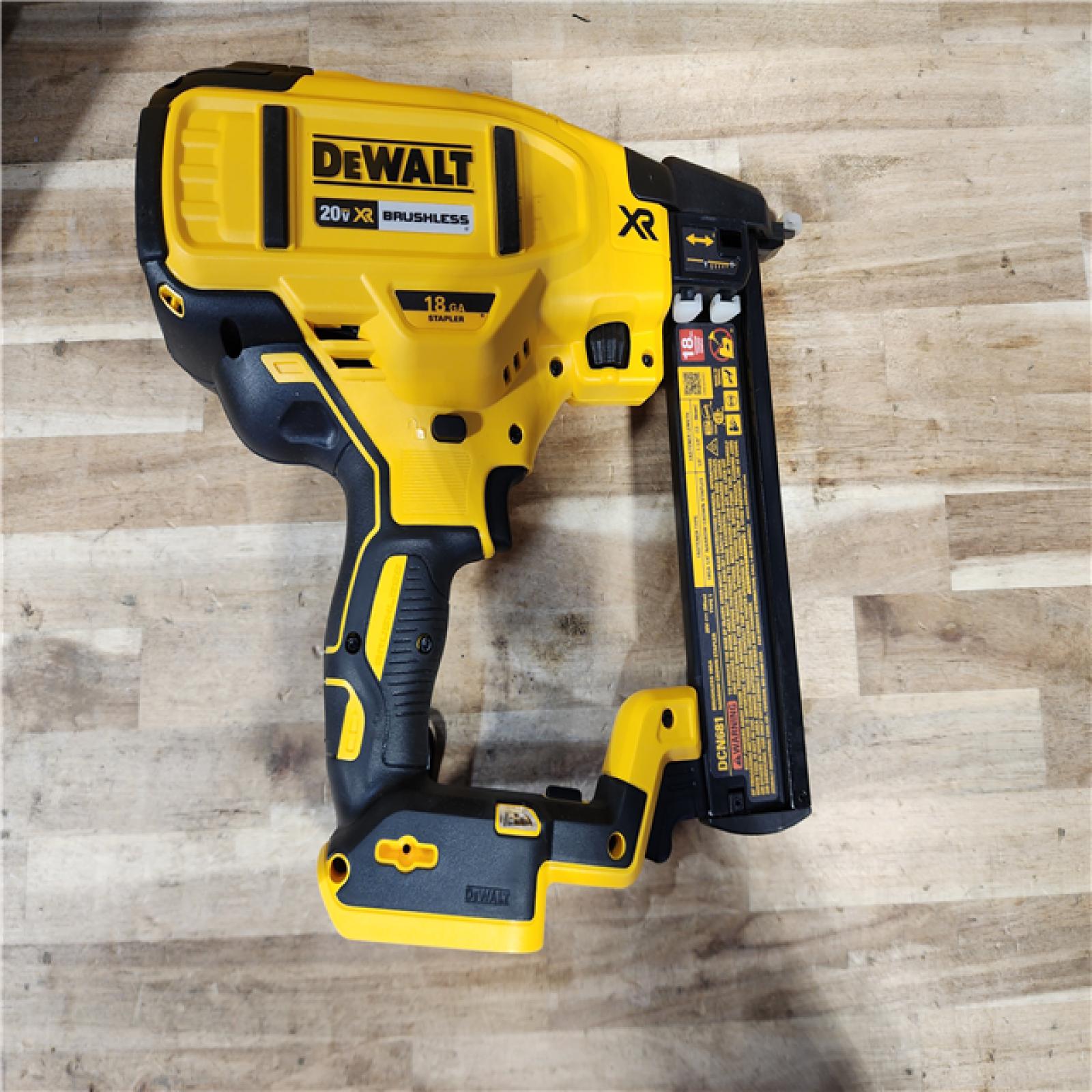 HOUSTON LOCATION - AS-IS DEWALT 20V MAX XR Lithium-Ion Cordless 18-Gauge Narrow Crown Stapler Kit