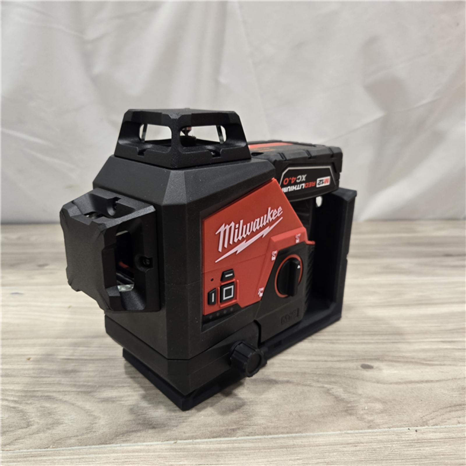 AS-IS Milwaukee-3632-21 M12 Green Beam Laser 360° 3-Plane Kit