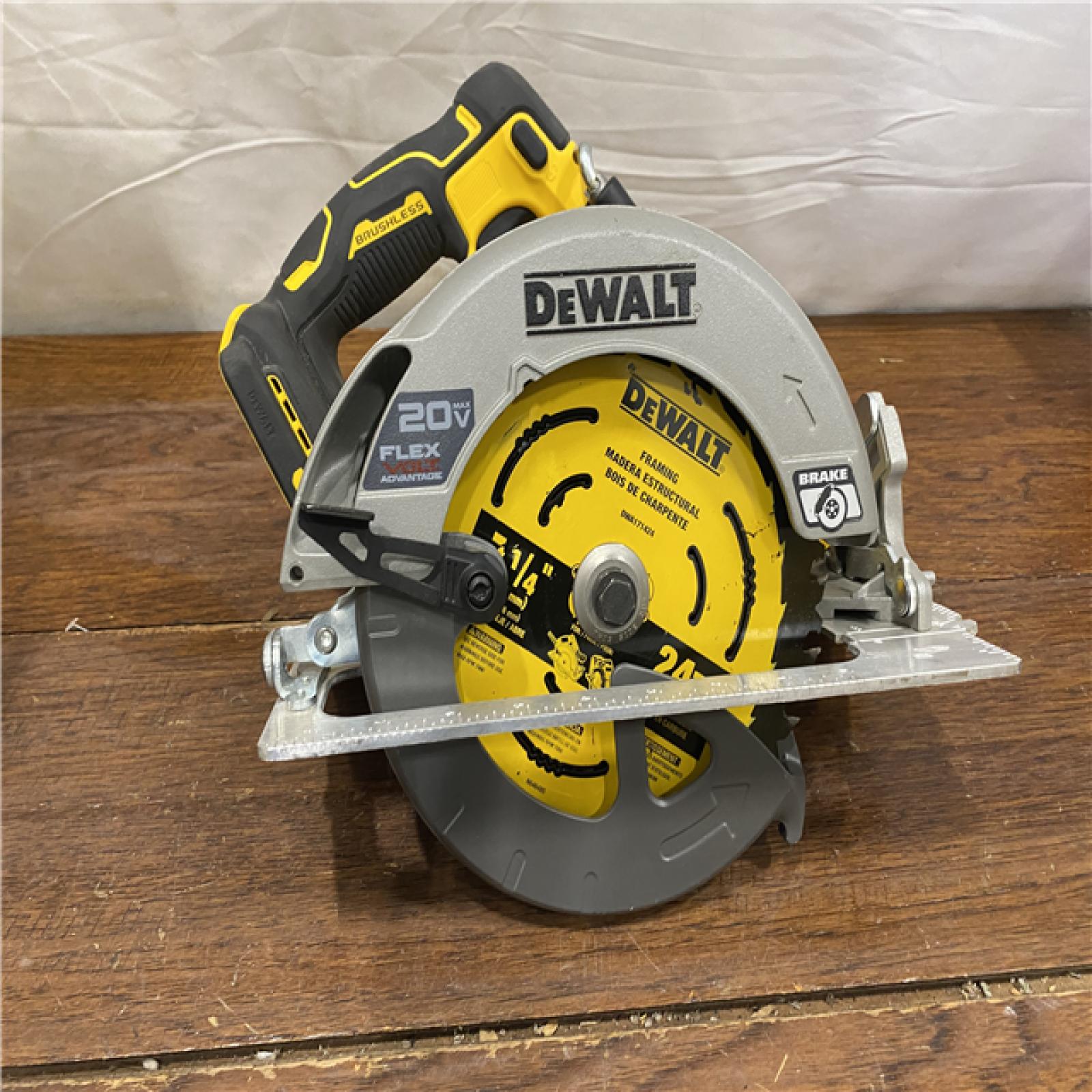 AS-IS DeWalt DCS573 18v XR Cordless Brushless FLEXVOLT High Power Circular Saw 190mm