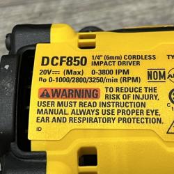 AS-IS DEWALT ATOMIC 20V MAX Lithium-Ion Cordless 1/4 in. Brushless Impact Driver Kit