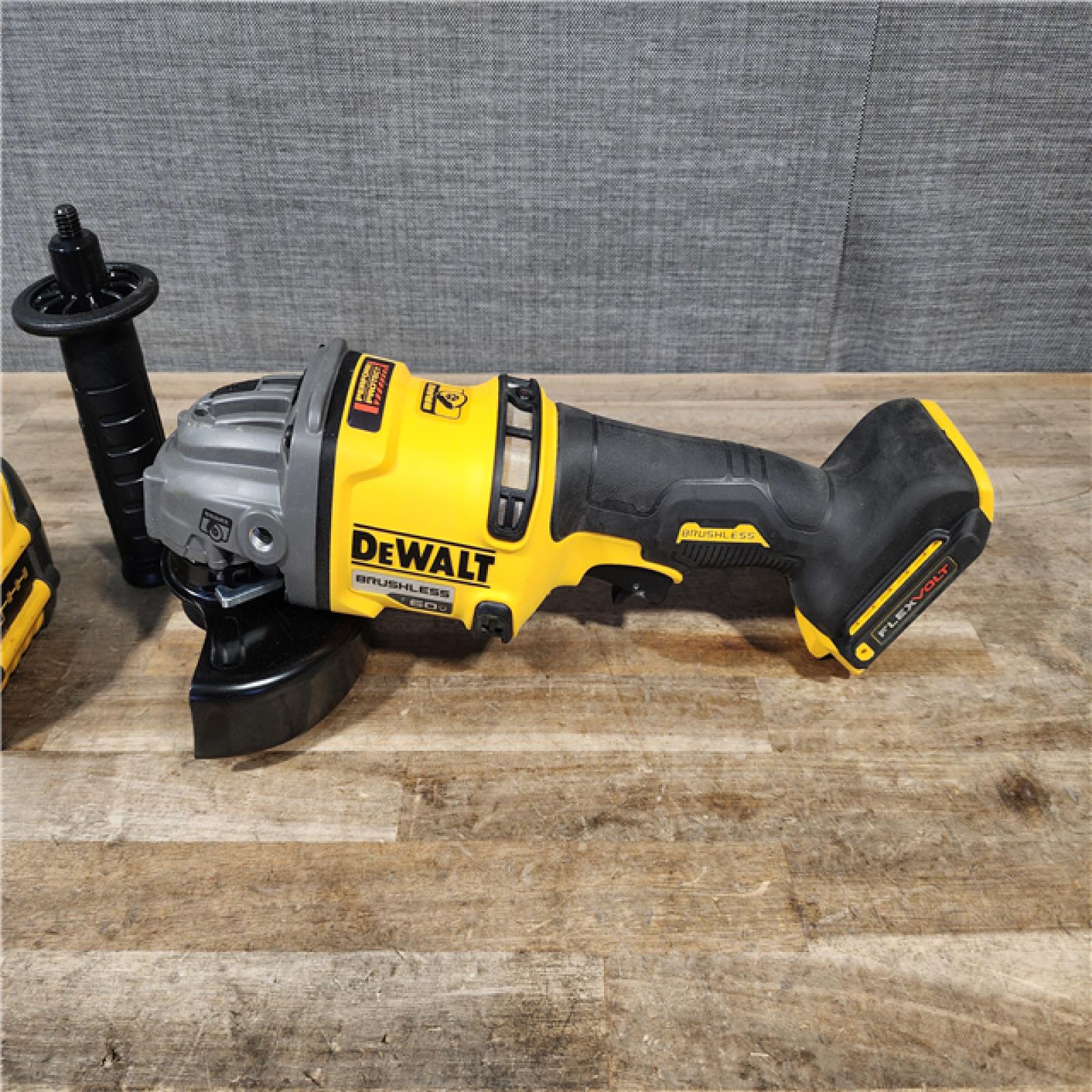 HOUSTON LOCATION - AS-IS DeWalt FLEXVOLT 60V Cordless 4-1/2 to 6 in. Grinder Kit (Battery & Charger)
