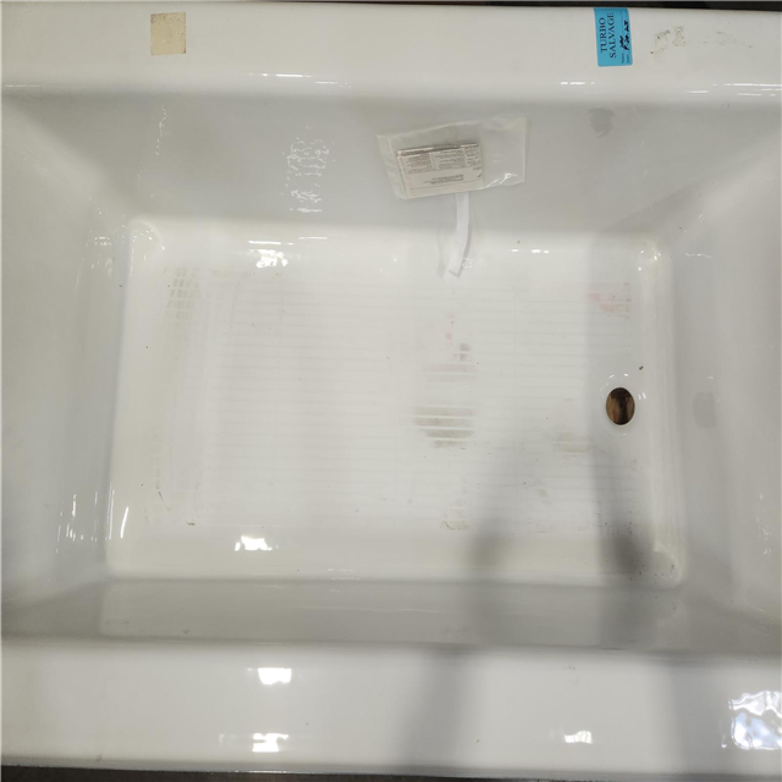 Phoenix AS-IS KOHLER Bellwether 60 in. x 32 in. Soaking Bathtub with Left-Hand Drain in White