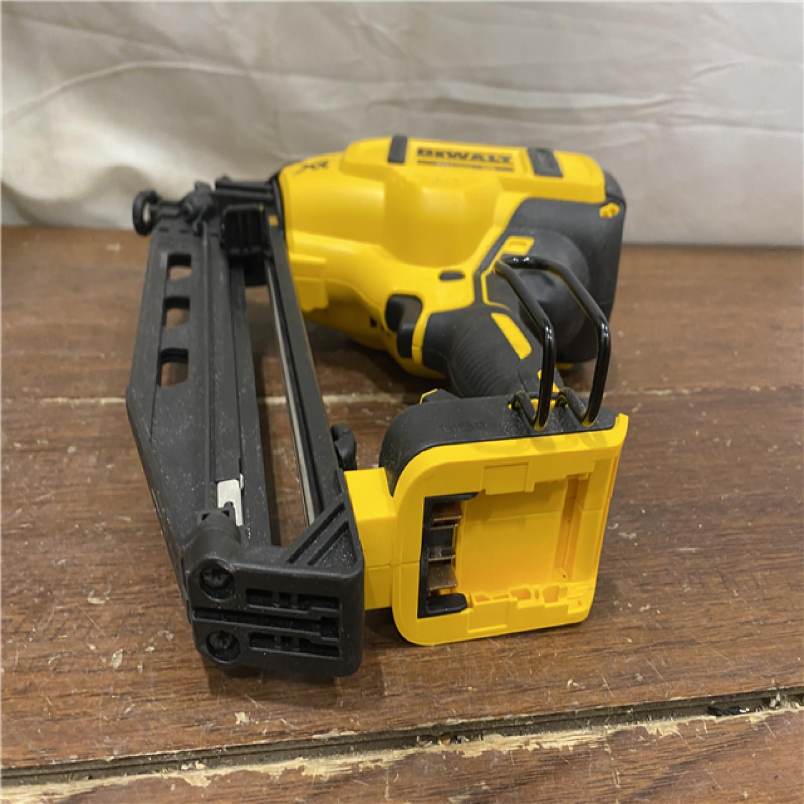 AS-IS DeWalt DCN660D1 20V 16 Gauge Cordless Angled Finish Nailer Kit W/ 2Ah Battery