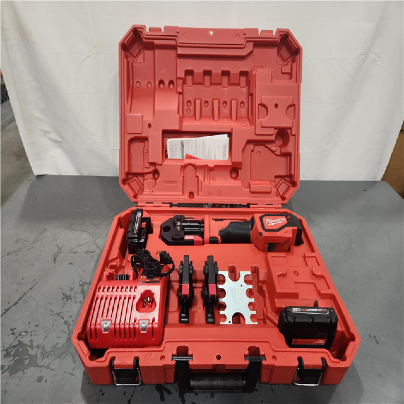 AS-IS- Milwaukee 18V Lithium-Ion Cordless Short Throw Press Tool Kit