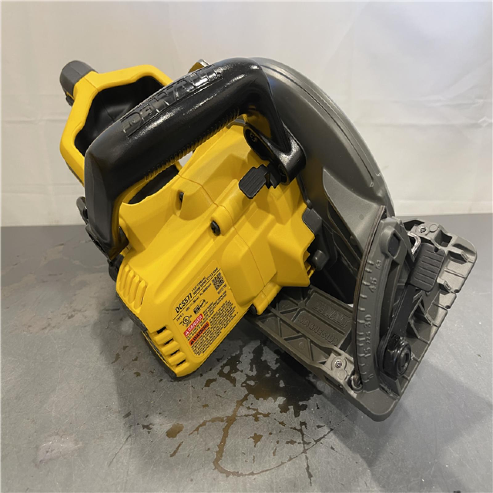 AS-IS - DEWALT FLEXVOLT 60V MAX Cordless Brushless 7-1/4 in. Wormdrive Style Circular Saw