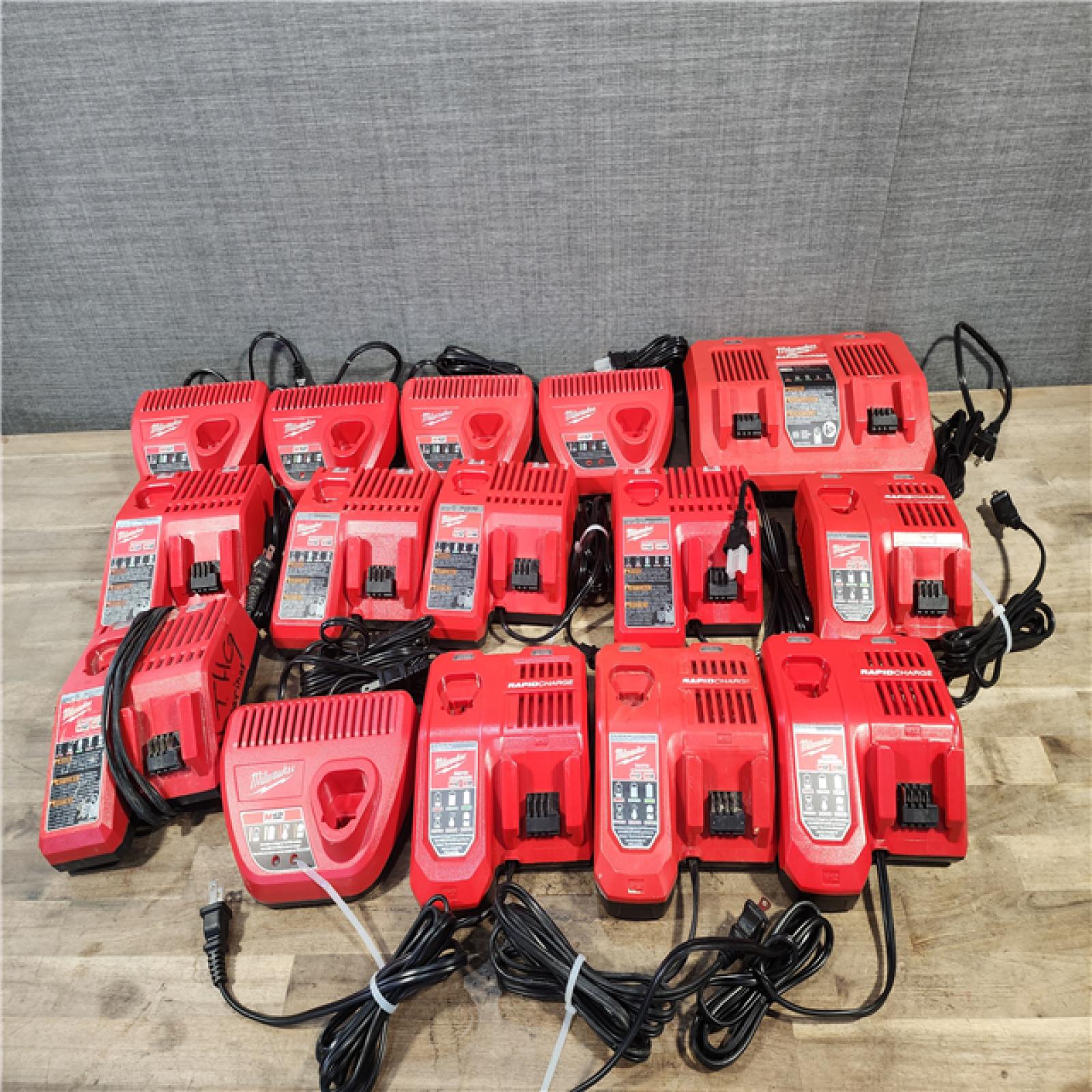 HOUSTON LOCATION - AS-IS MILWAUKEE BATTERY CHARGER PACK QTY - 15