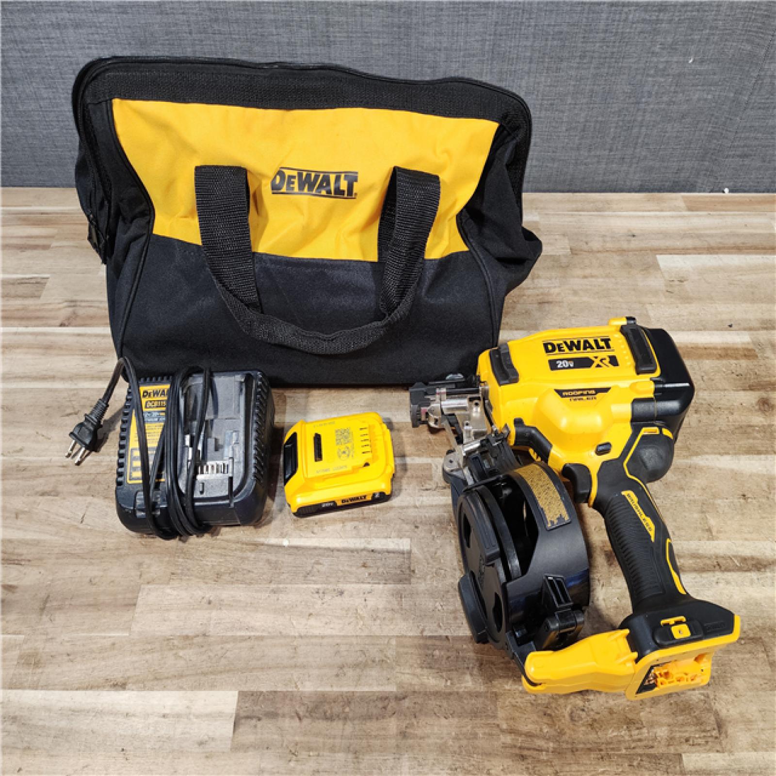 HOUSTON LOCATION - AS - IS DEWALT 20V MAX Lithium-Ion 15-Degree Electric Cordless Roofing Nailer Kit