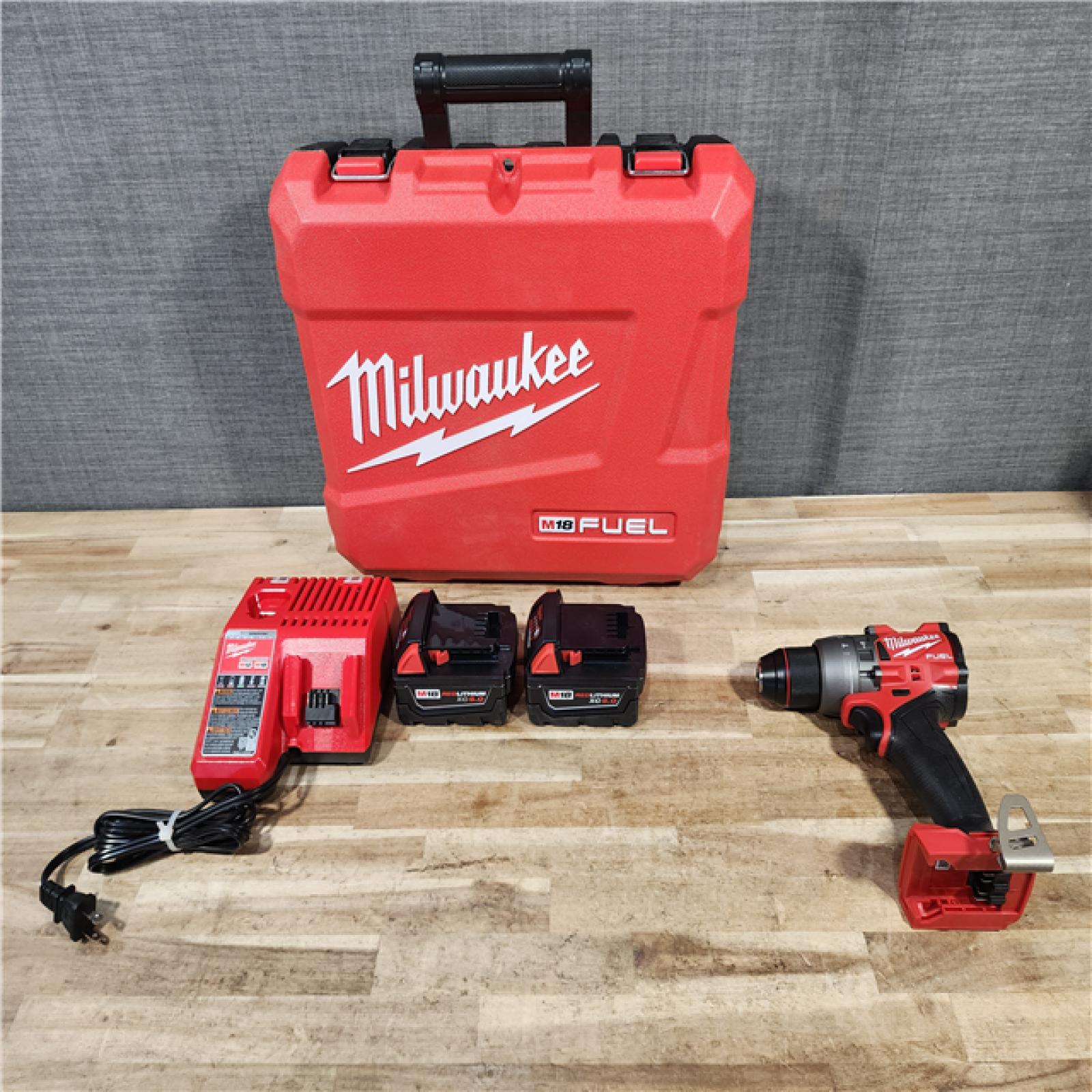 HOUSTON LOCATION - AS-IS (APPEARS LIKE NEW) Milwaukee FUEL 18V Lithium-Ion Brushless Cordless 1/2 in. Hammer Drill Driver Kit