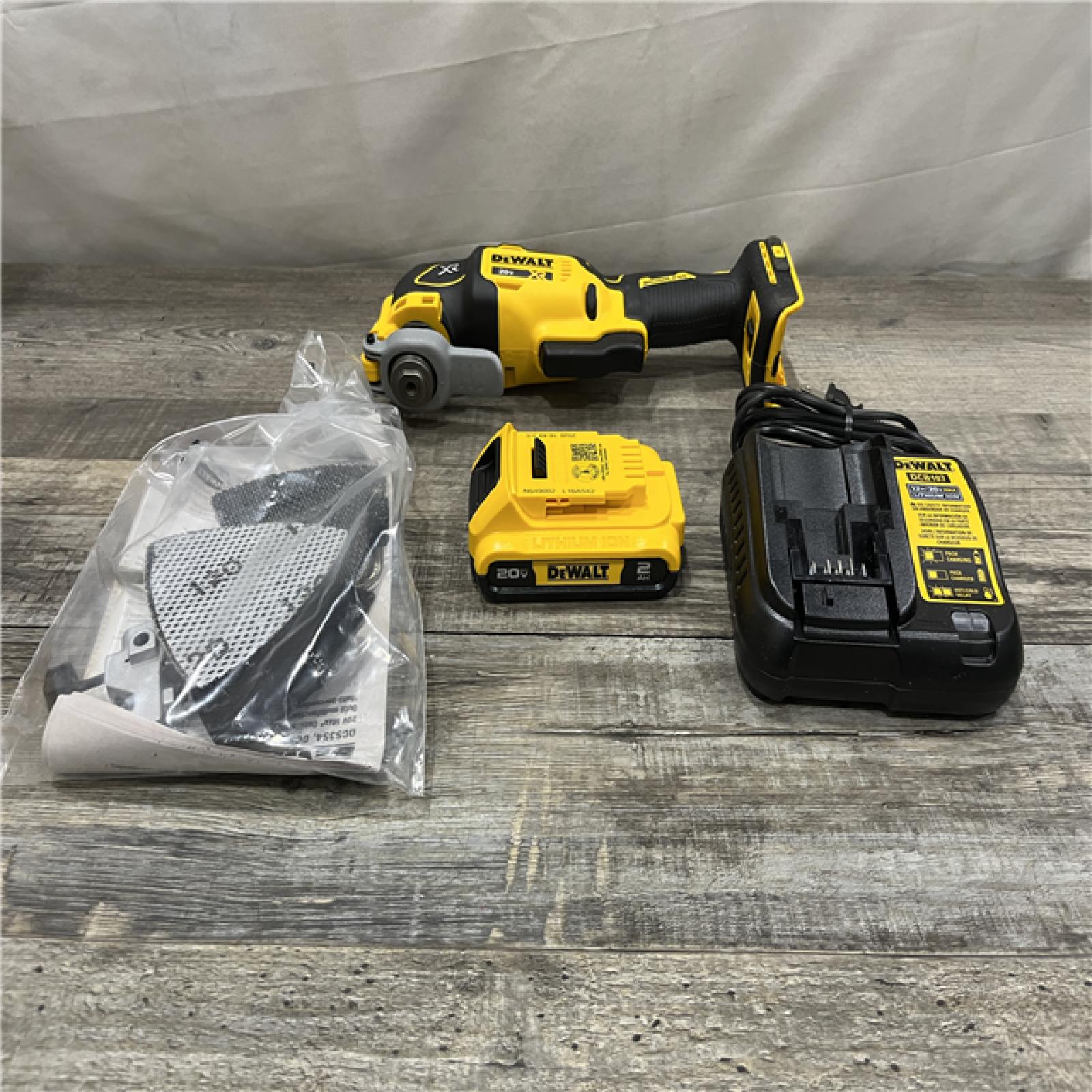 AS-IS DEWALT 20V MAX XR Cordless Brushless 3-Speed Oscillating Multi Tool Kit