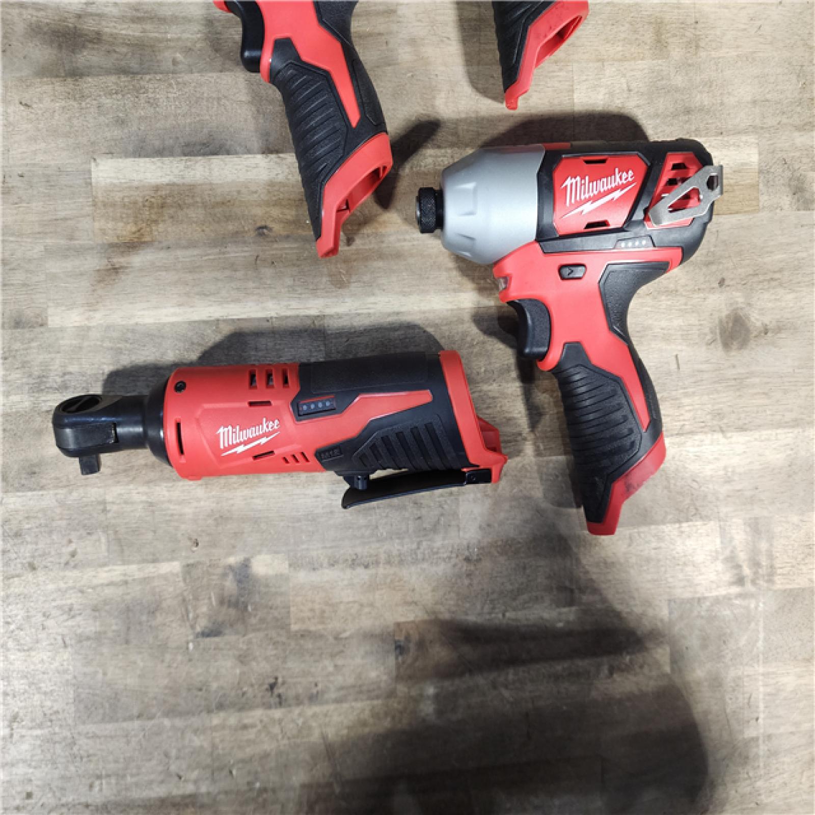 HOUSTON LOCATION - AS-IS MILWAUKEE 4 TOOL COMBO KIT W/ (2) BATTERY & CHARGER