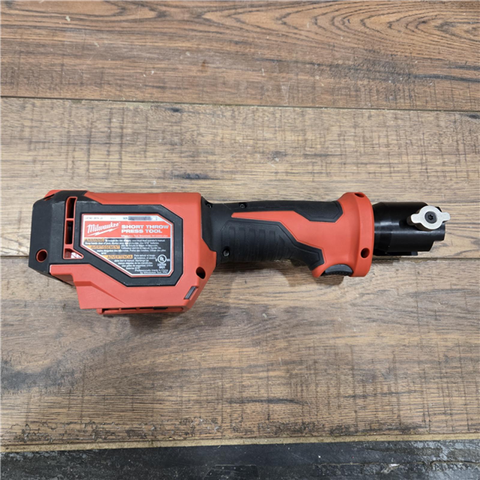 GOOD- Milwaukee M18 18-Volt Lithium-Ion Cordless Short Throw PEX Press Tool Kit w/ (3) Viega PureFlow Jaws