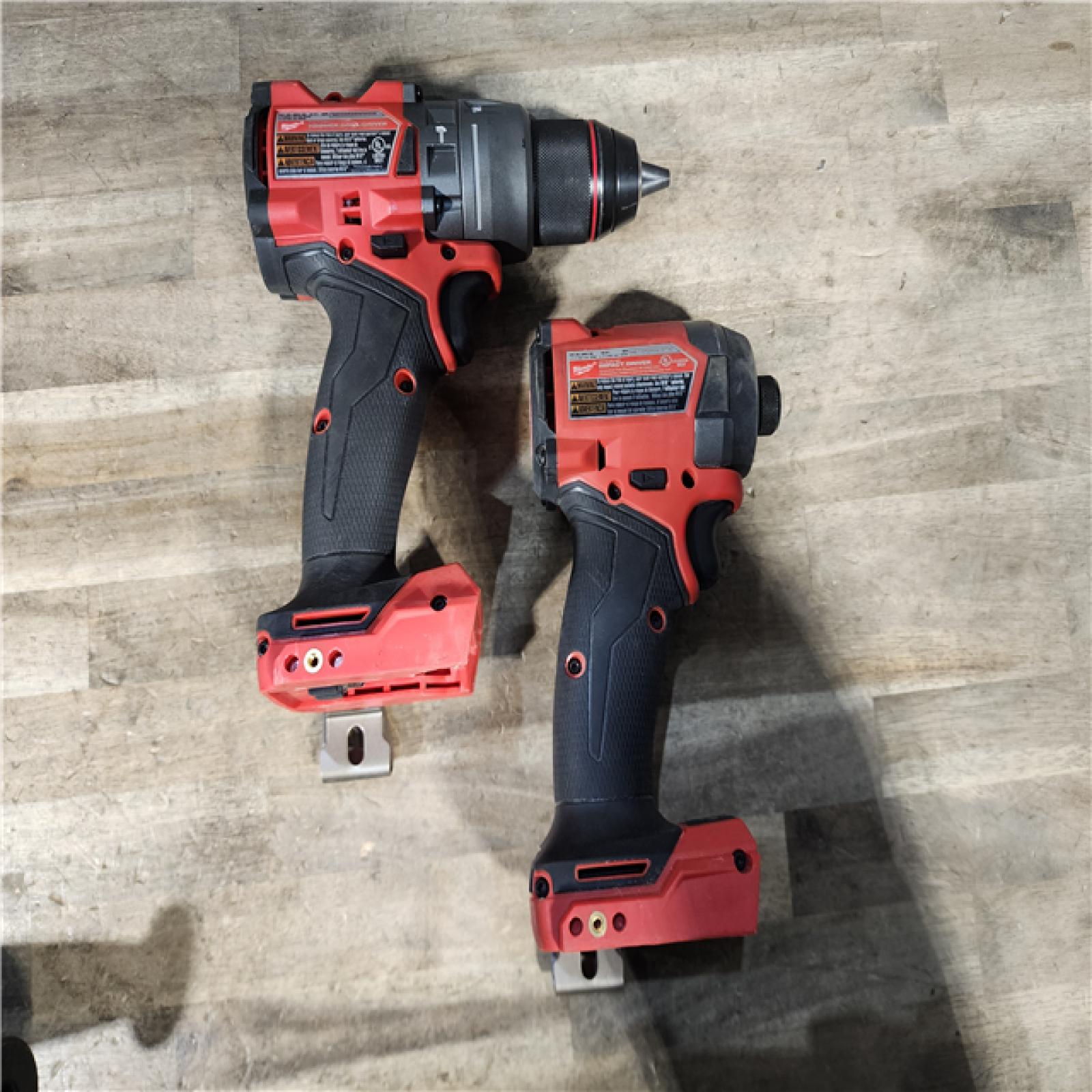 HOUSTON LOCATION - AS-IS MILWAUKEE 2 TOOL COMBO KIT W/ (2) BATTERY & CHARGER