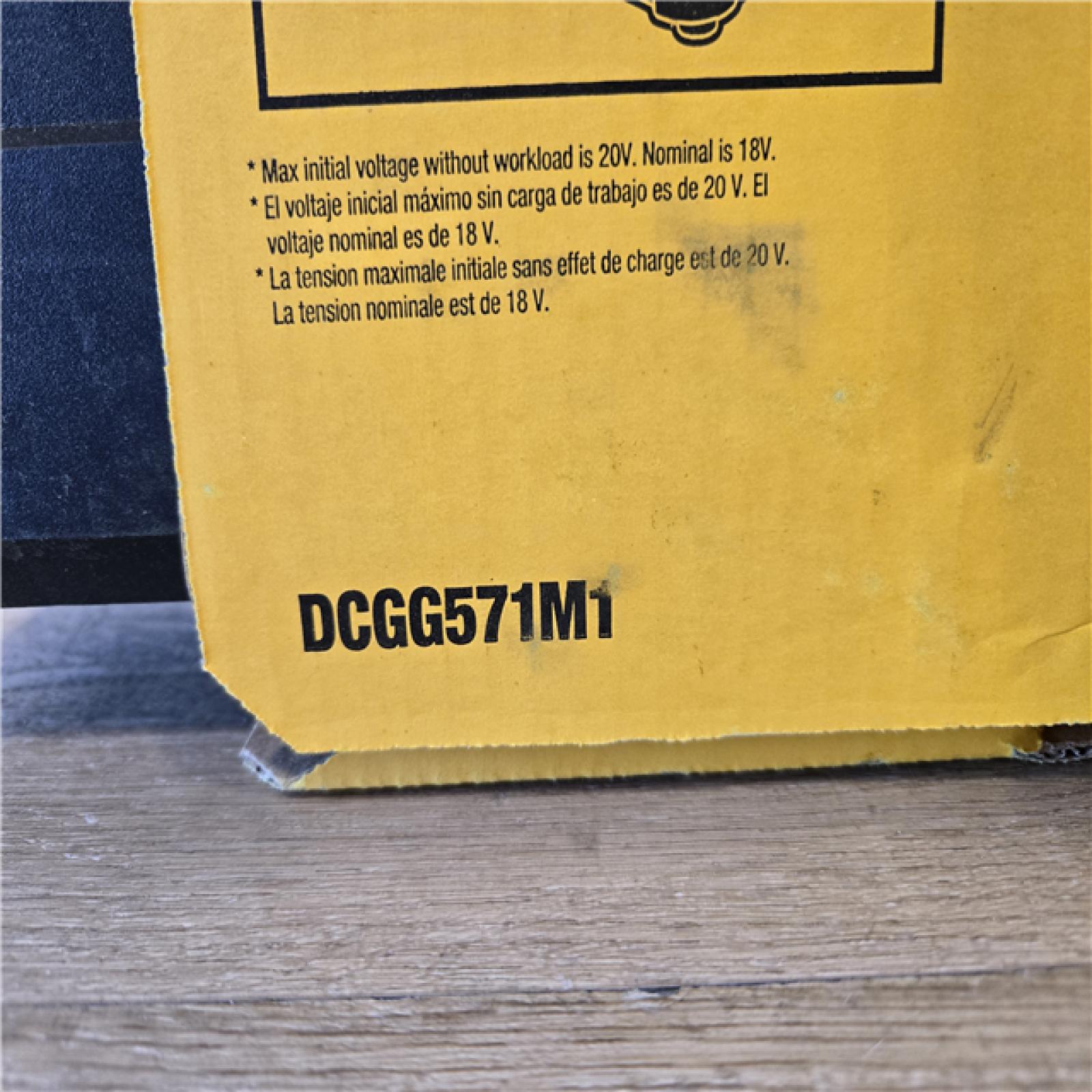 NEW!- DEWALT 20V MAX Cordless 10 000 PSI Variable Speed Grease Gun Kit