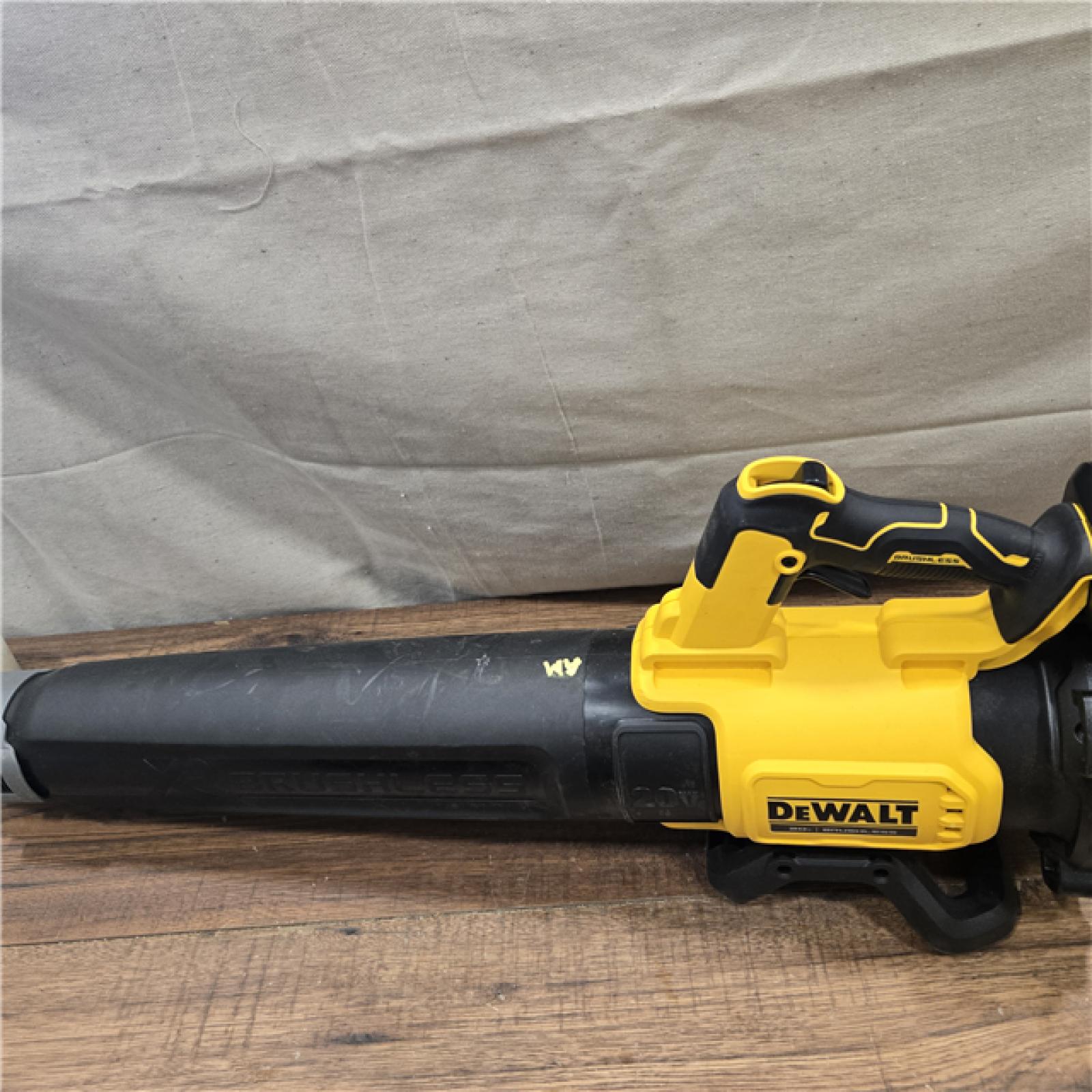 AS-IS DEWALT 20V MAX Cordless Battery Powered String Trimmer & Blower Combo Kit with (1) 4 Ah Battery & Charger