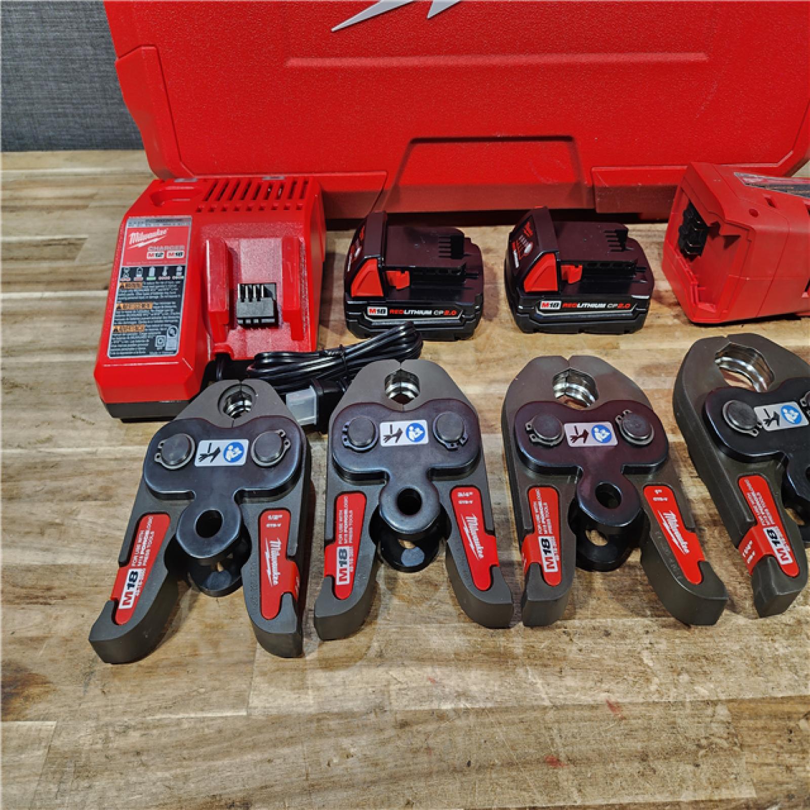 HOUSTON LOCATION - AS - IS Milwaukee M18 Force Logic ONE KEY Press Tool 1/2-2 Kit