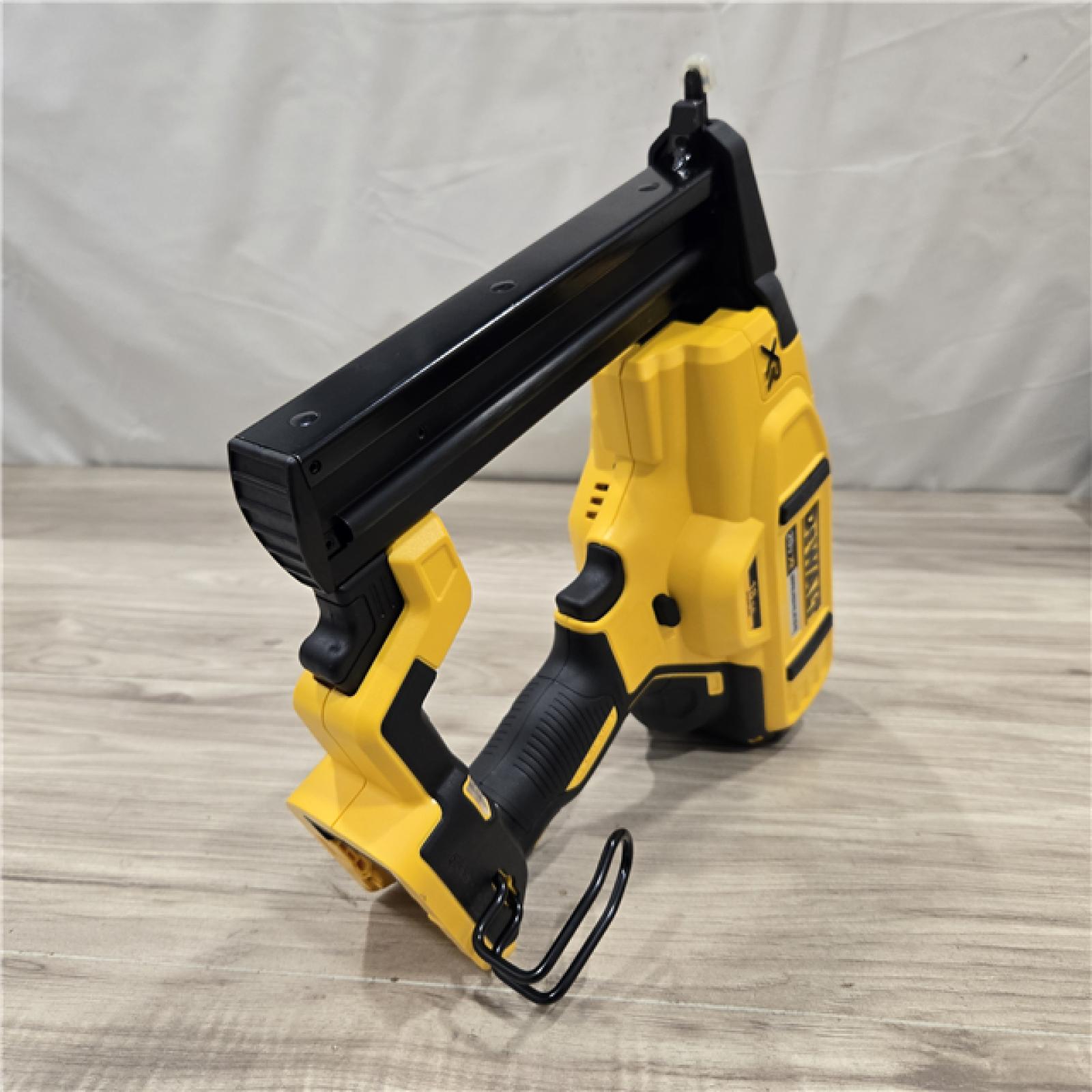 AS-IS DeWALT DCN681D1 20V MAX 18ga Cordless Narrow Crown Stapler Kit