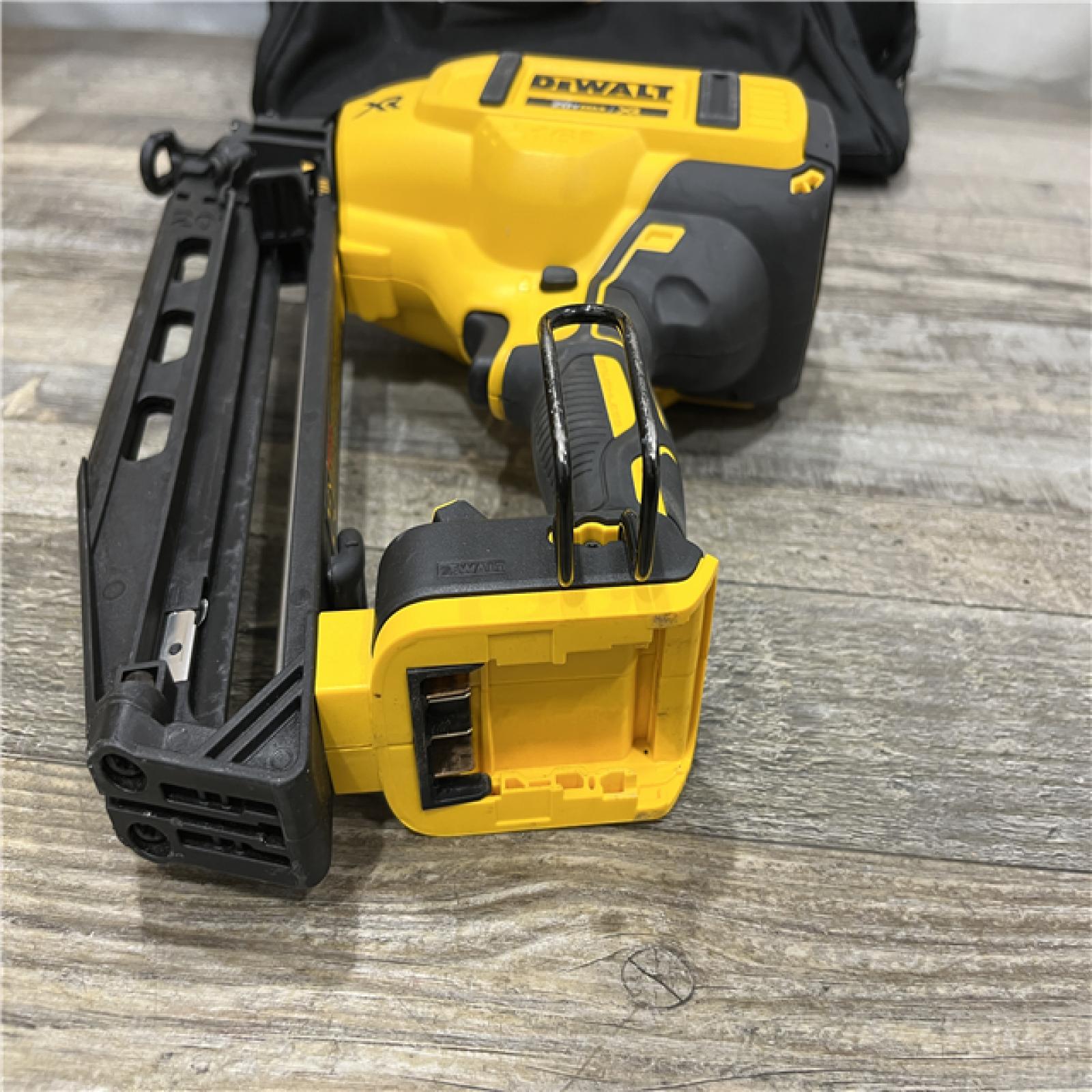 AS-IS DEWALT 20V MAX XR 16-Gauge Electric Cordless Angled Finishing Nailer Kit