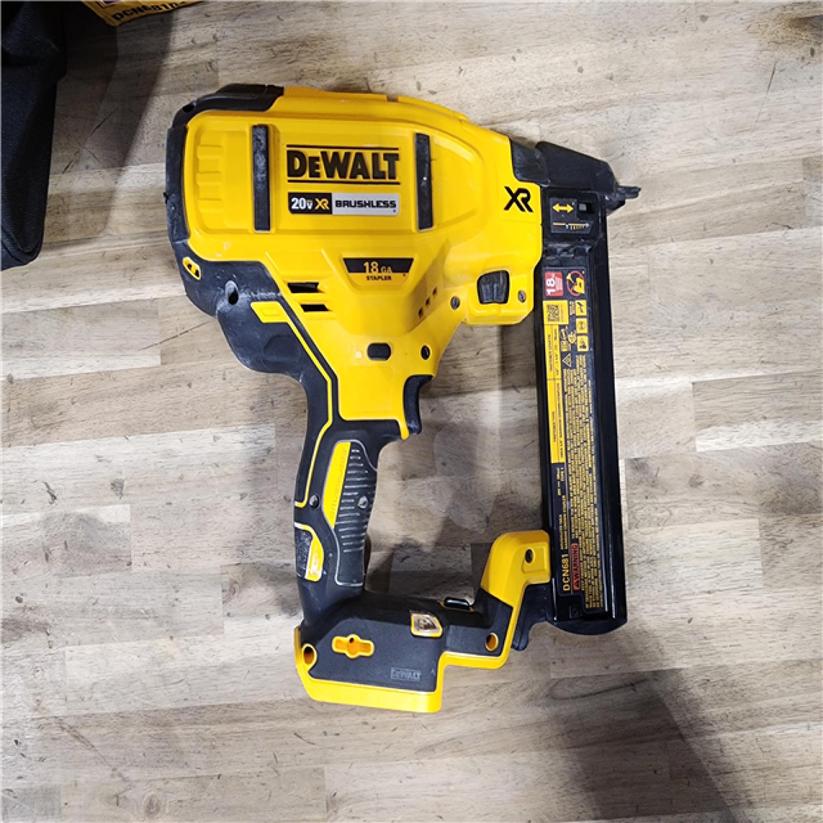 HOUSTON LOCATION - AS-IS DeWALT DCN681D1 20-Volt MAX 18ga Cordless Brushless Narrow Crown Stapler Kit