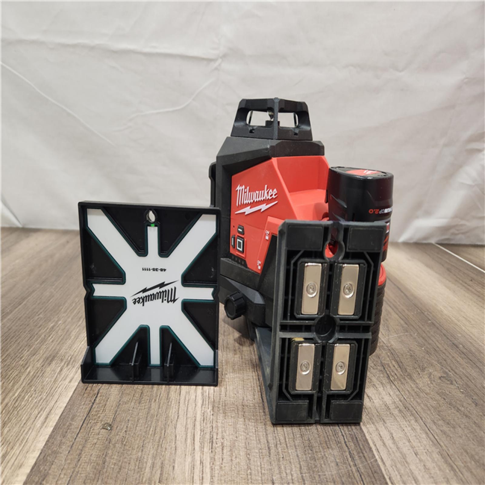 AS-IS- Milwaukee- M12 Green Beam Laser 360° 3-Plane Kit